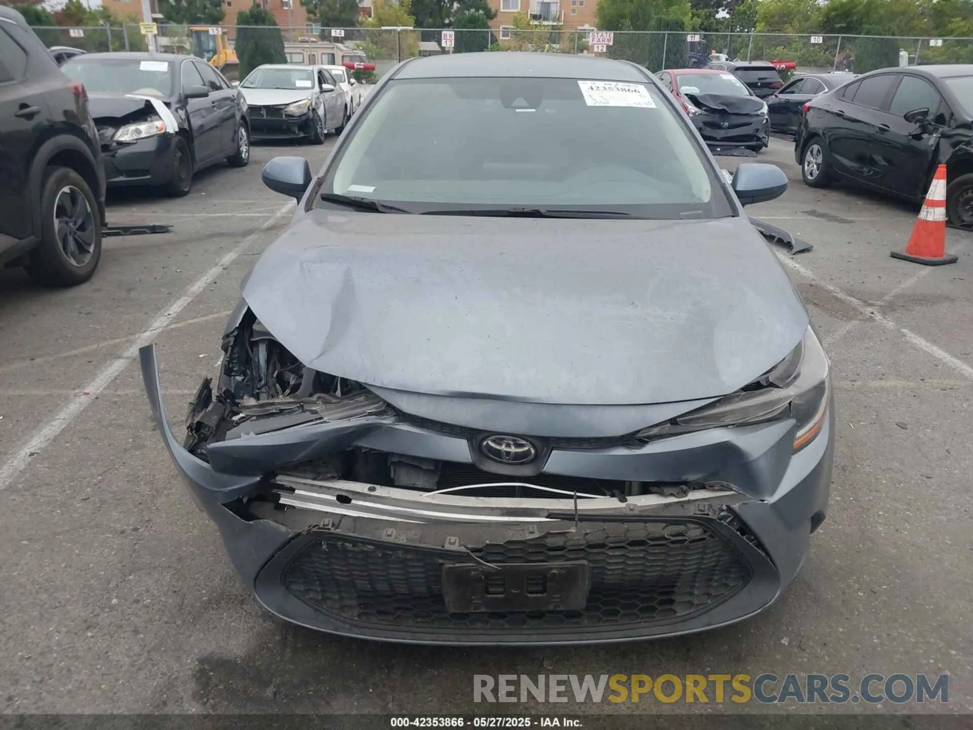12 Photograph of a damaged car 5YFEPMAE5NP305266 TOYOTA COROLLA 2022