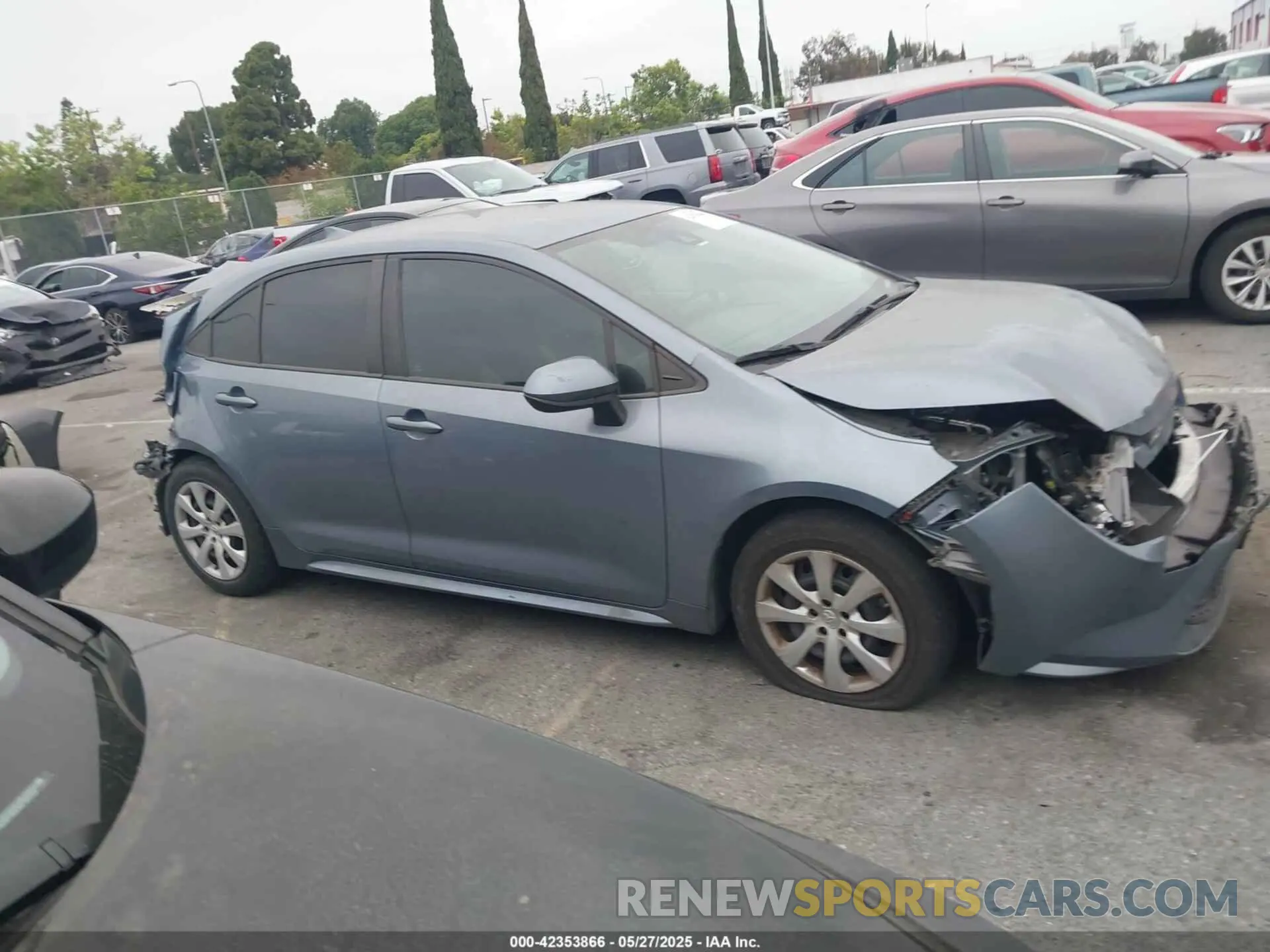 13 Photograph of a damaged car 5YFEPMAE5NP305266 TOYOTA COROLLA 2022