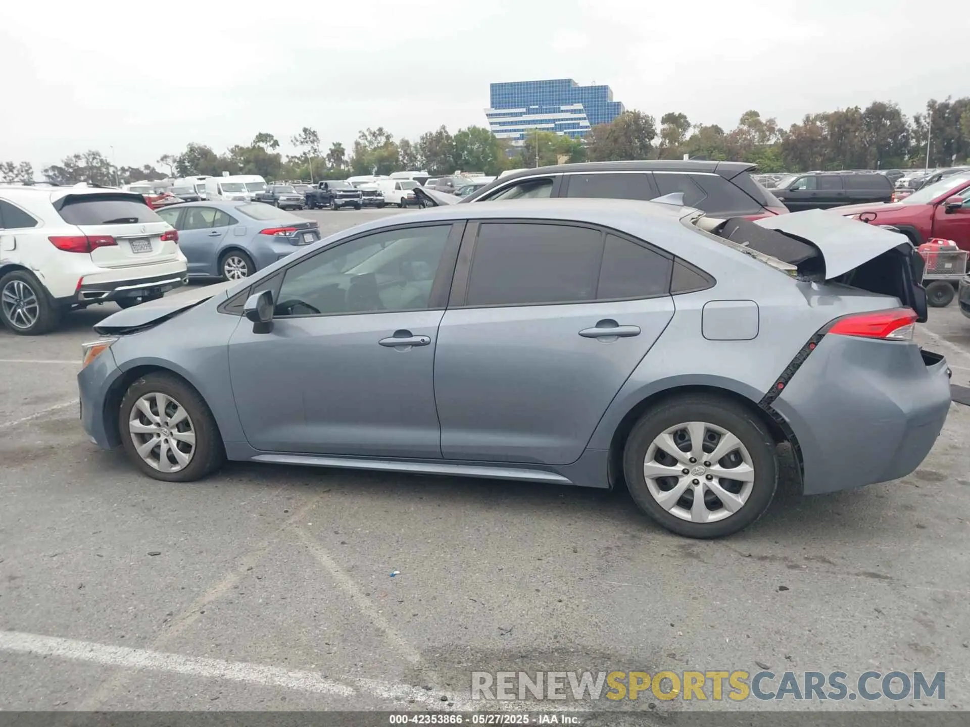 14 Photograph of a damaged car 5YFEPMAE5NP305266 TOYOTA COROLLA 2022