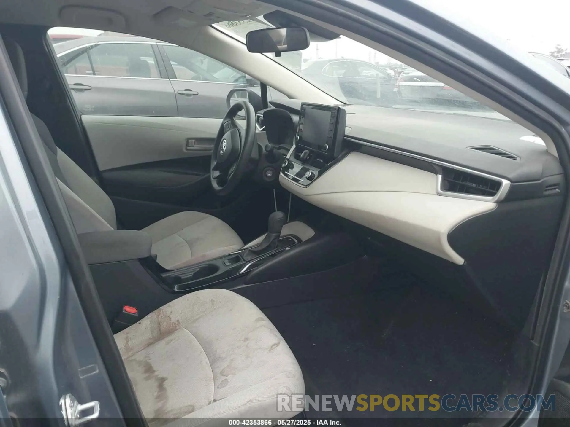 5 Photograph of a damaged car 5YFEPMAE5NP305266 TOYOTA COROLLA 2022