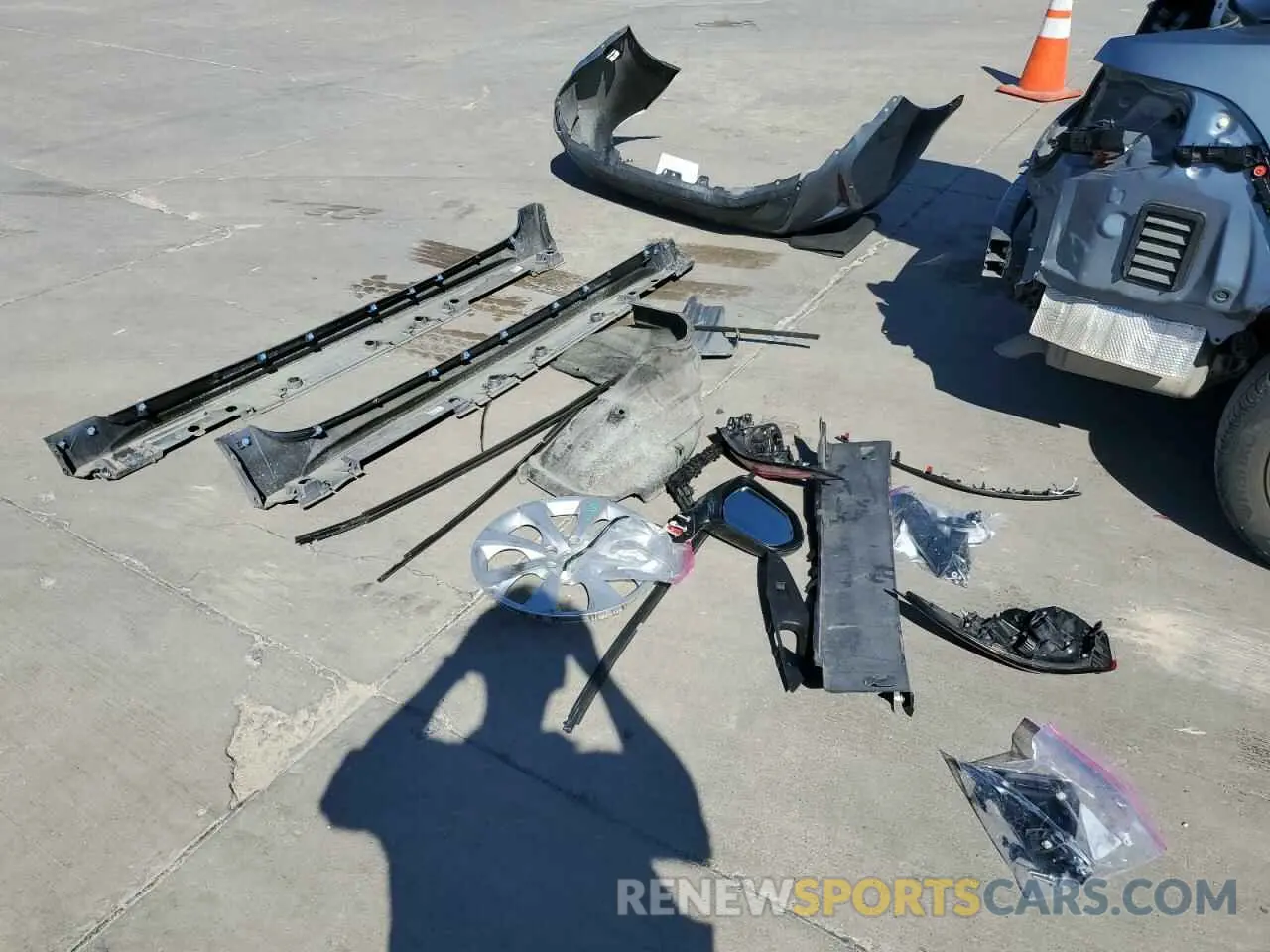 12 Photograph of a damaged car 5YFEPMAE5NP308202 TOYOTA COROLLA 2022