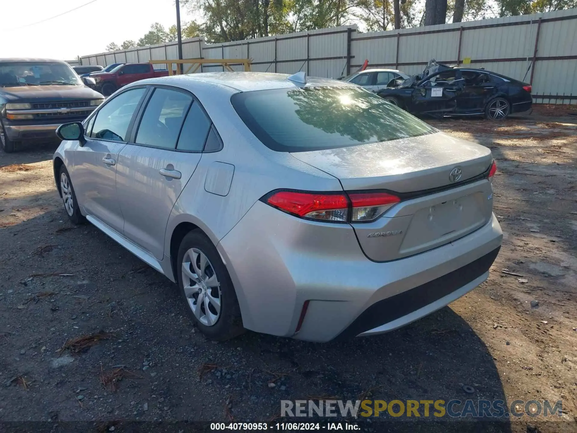 3 Photograph of a damaged car 5YFEPMAE5NP312153 TOYOTA COROLLA 2022