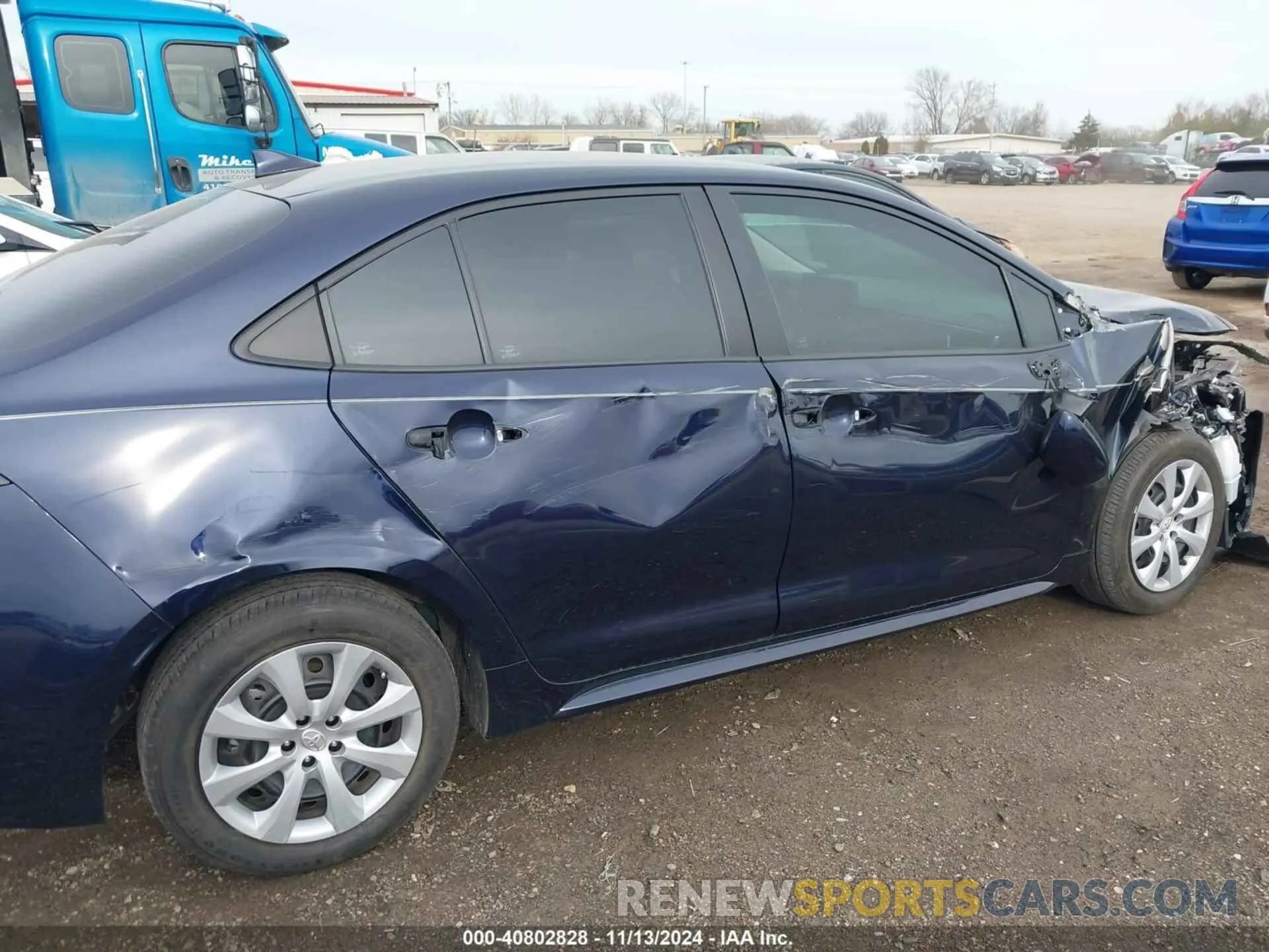 17 Photograph of a damaged car 5YFEPMAE5NP319376 TOYOTA COROLLA 2022