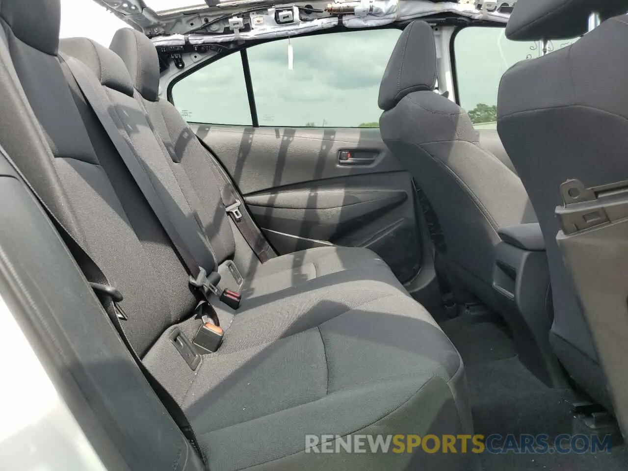 10 Photograph of a damaged car 5YFEPMAE5NP320141 TOYOTA COROLLA 2022