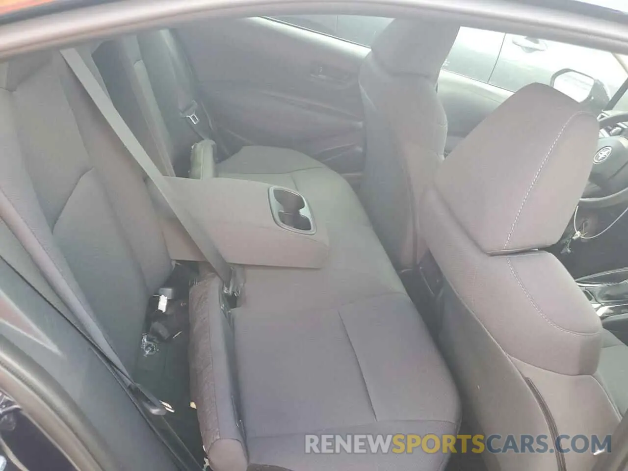 10 Photograph of a damaged car 5YFEPMAE5NP327039 TOYOTA COROLLA 2022