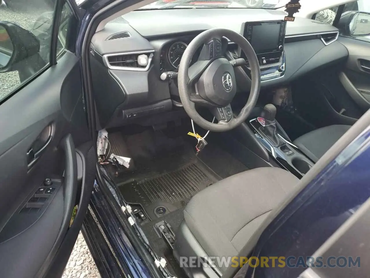 8 Photograph of a damaged car 5YFEPMAE5NP327039 TOYOTA COROLLA 2022