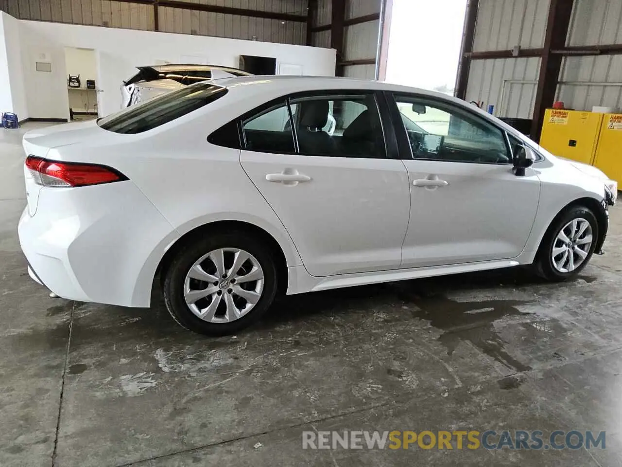 3 Photograph of a damaged car 5YFEPMAE5NP331382 TOYOTA COROLLA 2022