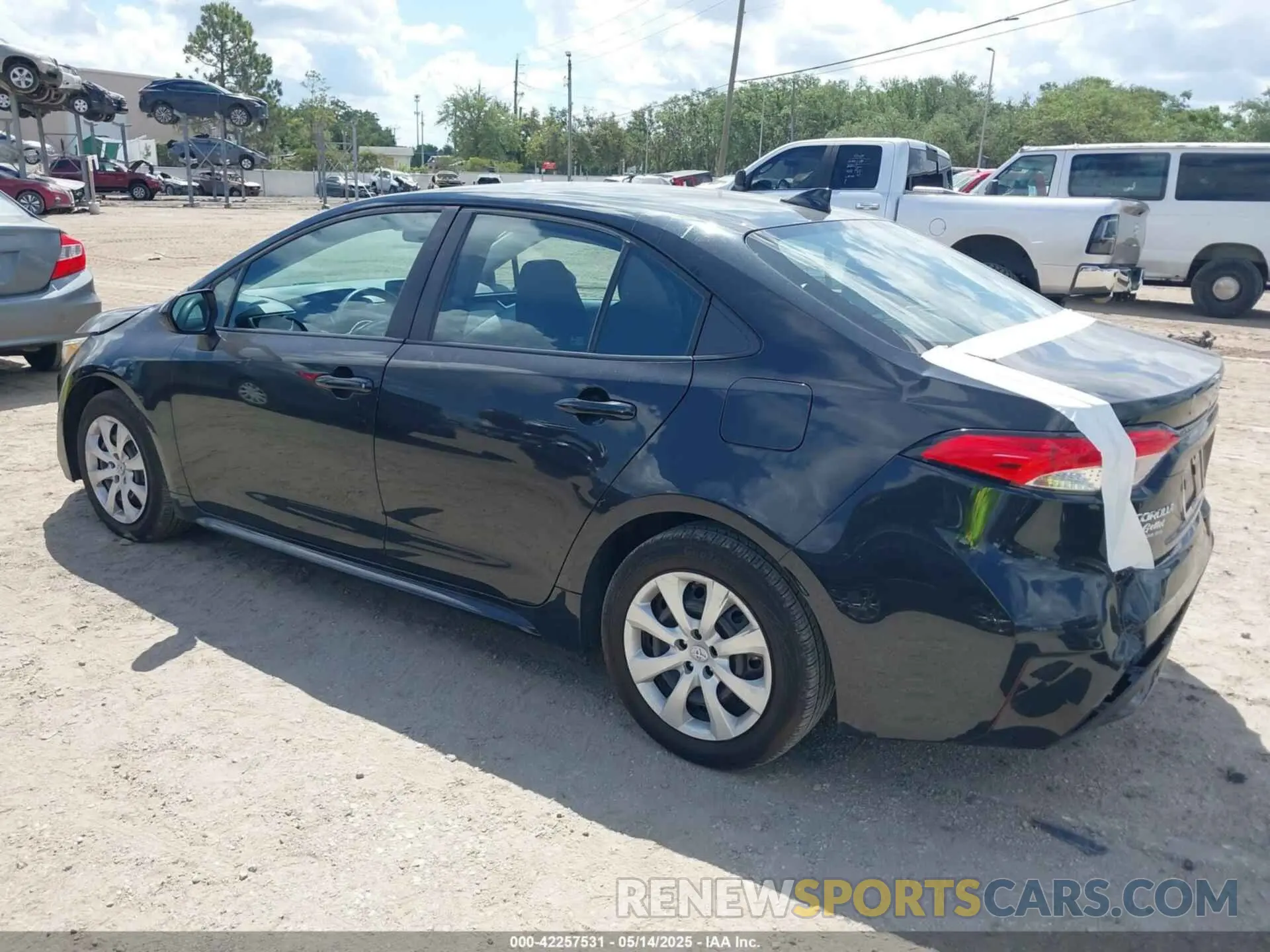 3 Photograph of a damaged car 5YFEPMAE5NP332337 TOYOTA COROLLA 2022