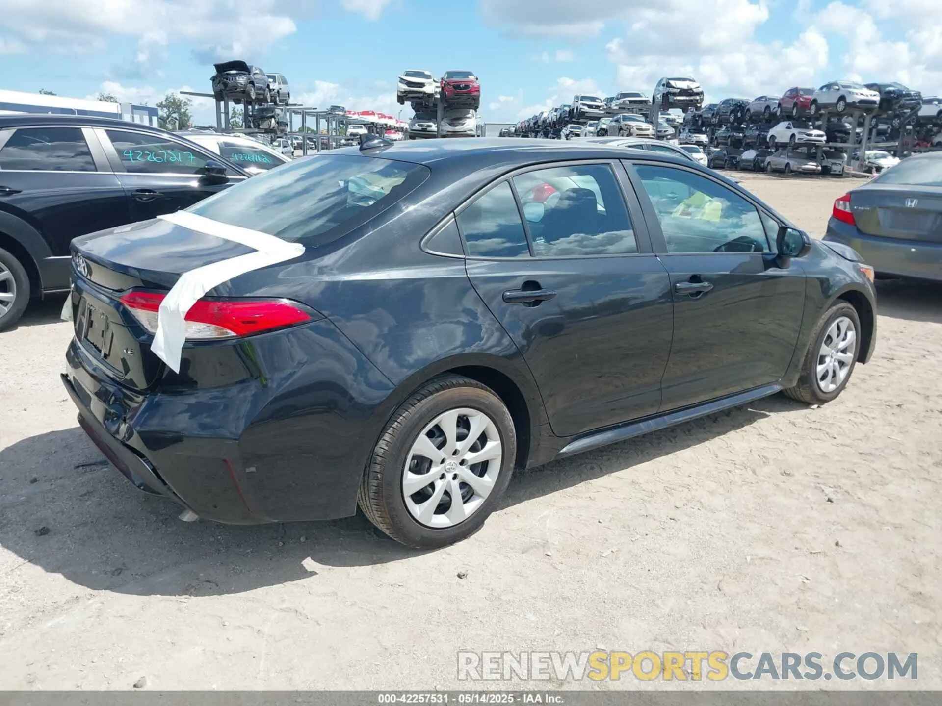 4 Photograph of a damaged car 5YFEPMAE5NP332337 TOYOTA COROLLA 2022