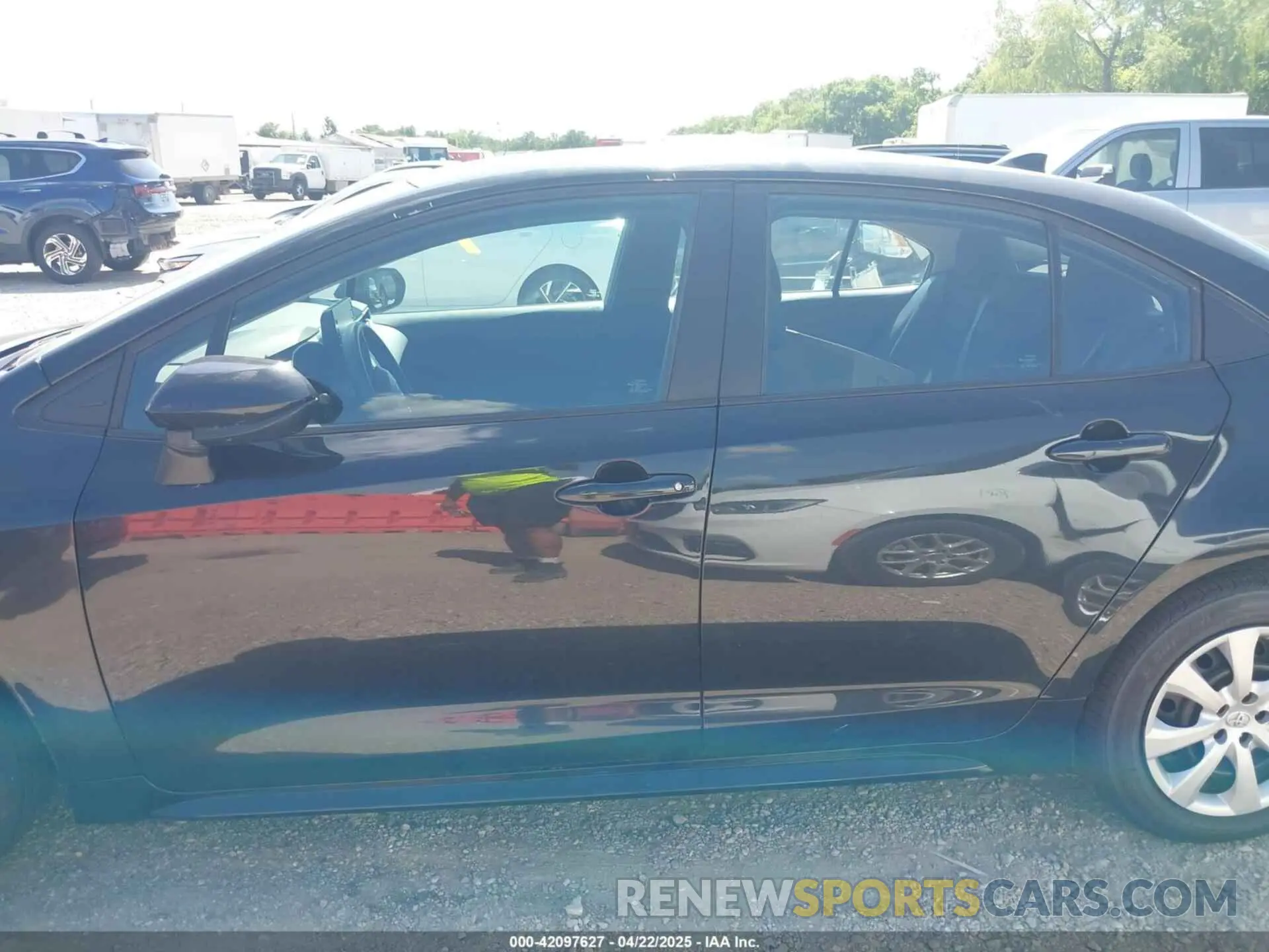 13 Photograph of a damaged car 5YFEPMAE5NP347162 TOYOTA COROLLA 2022