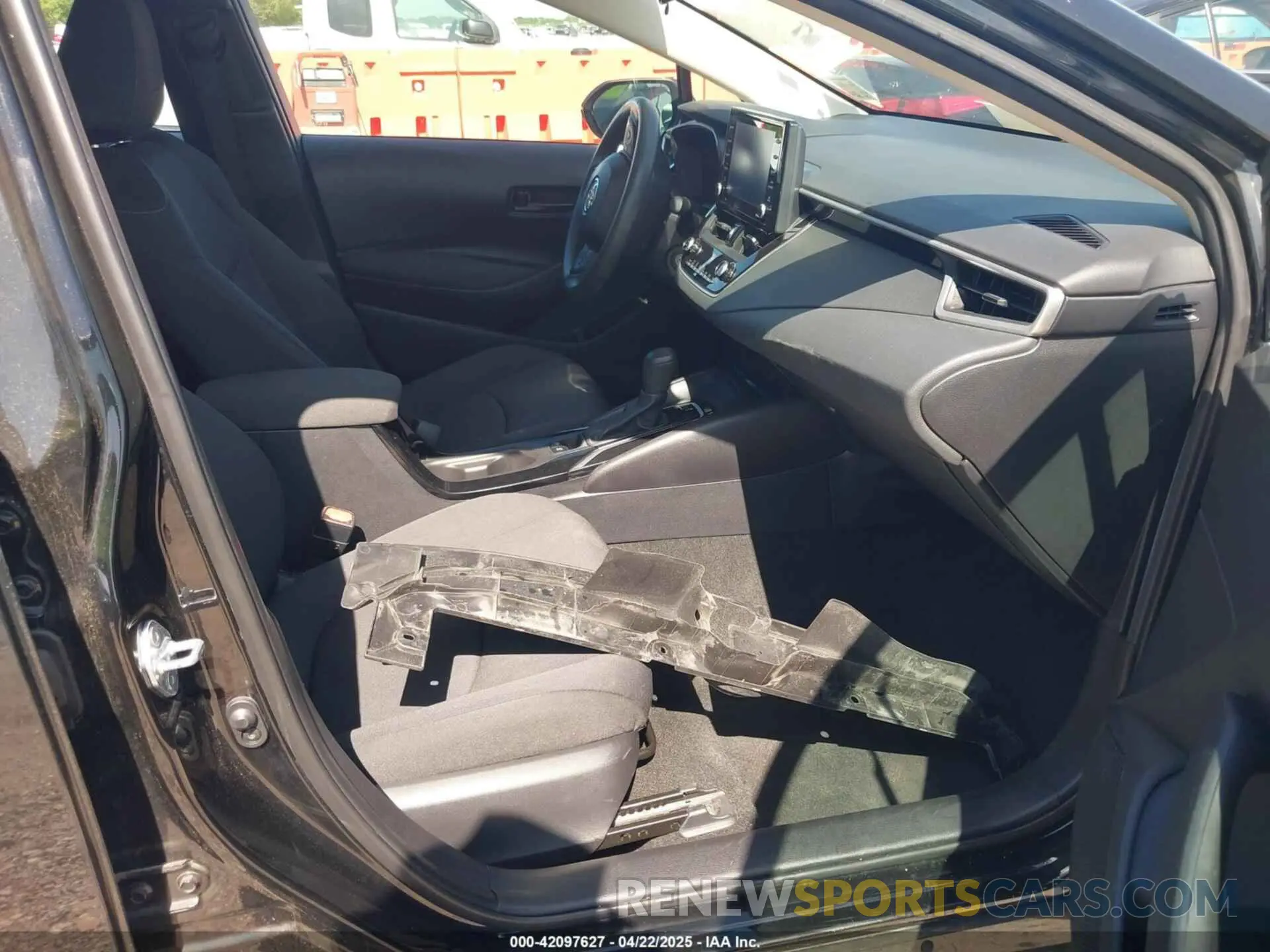 5 Photograph of a damaged car 5YFEPMAE5NP347162 TOYOTA COROLLA 2022