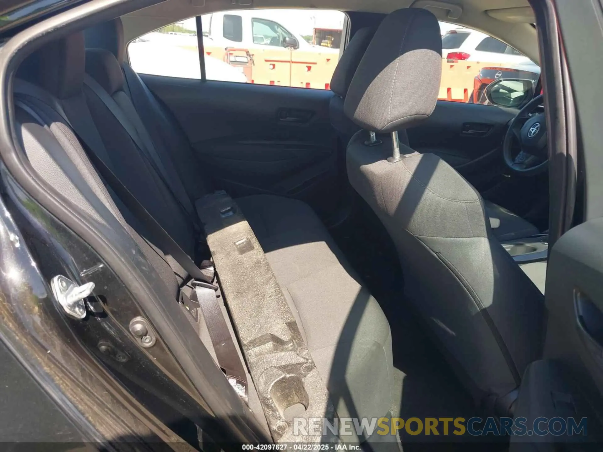 8 Photograph of a damaged car 5YFEPMAE5NP347162 TOYOTA COROLLA 2022