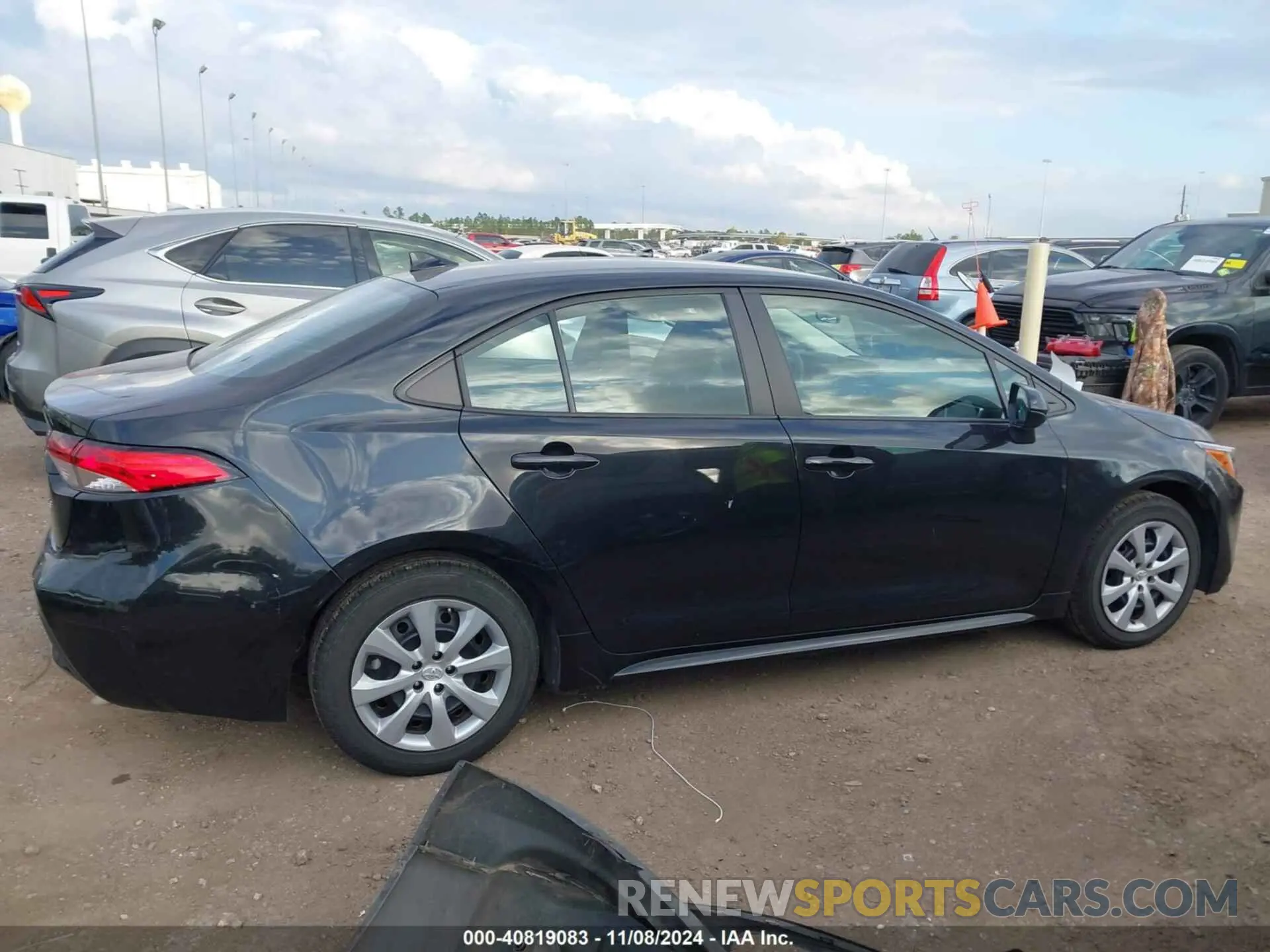 13 Photograph of a damaged car 5YFEPMAE5NP357643 TOYOTA COROLLA 2022