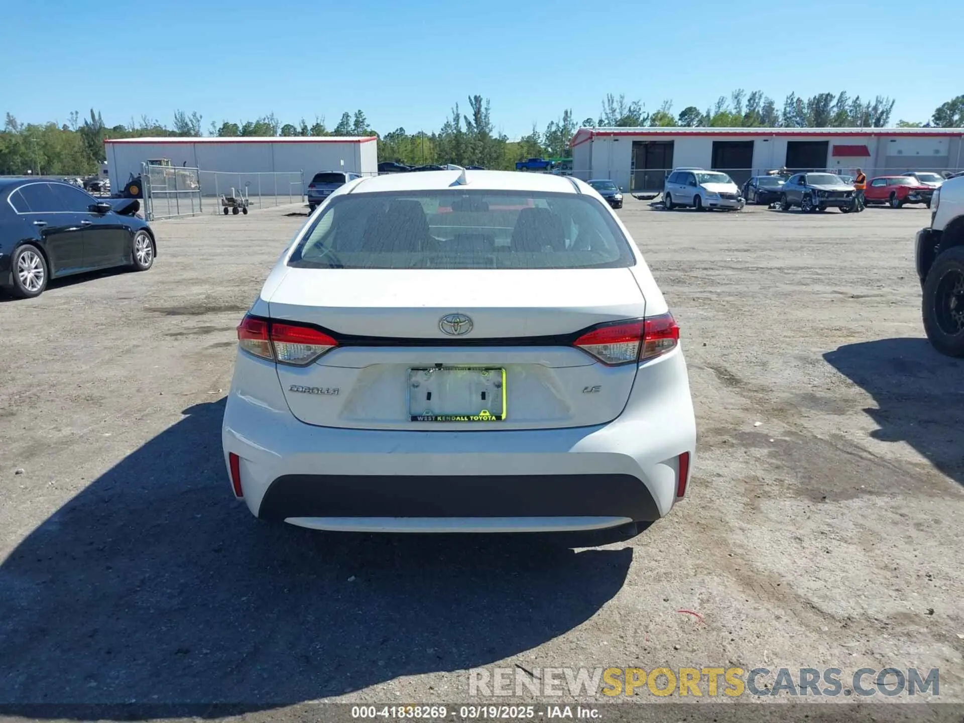 15 Photograph of a damaged car 5YFEPMAE5NP370179 TOYOTA COROLLA 2022
