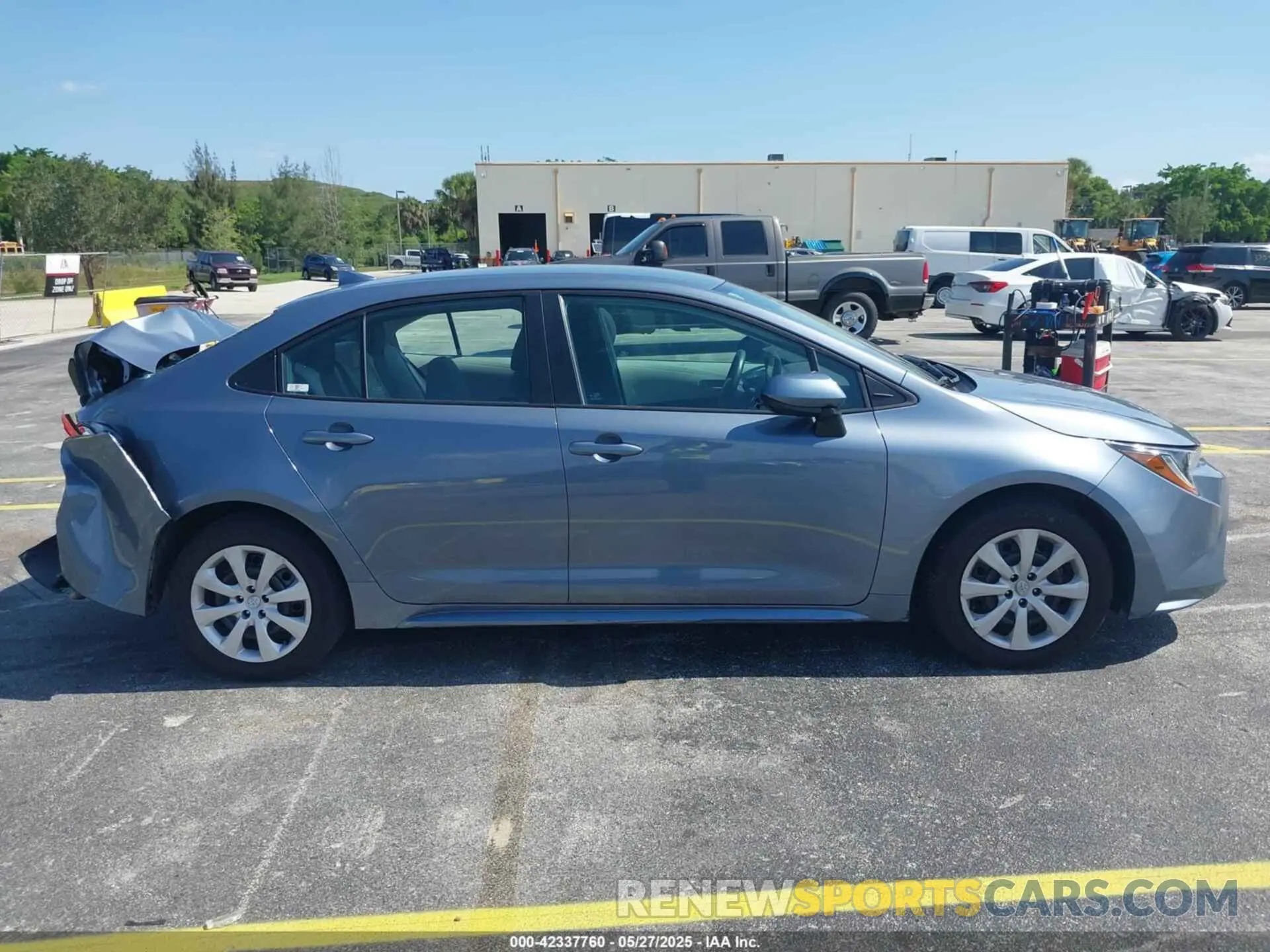 13 Photograph of a damaged car 5YFEPMAE5NP370604 TOYOTA COROLLA 2022