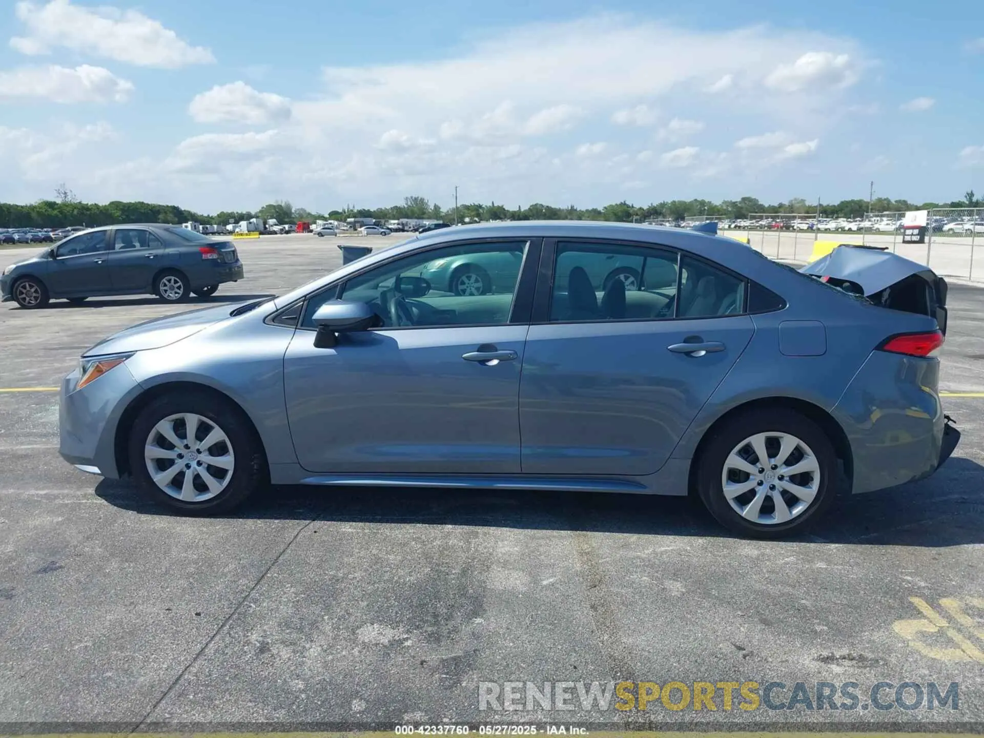 14 Photograph of a damaged car 5YFEPMAE5NP370604 TOYOTA COROLLA 2022