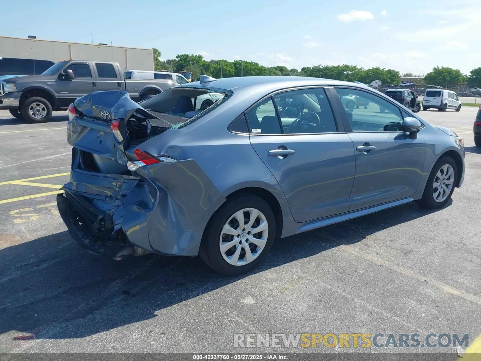 4 Photograph of a damaged car 5YFEPMAE5NP370604 TOYOTA COROLLA 2022