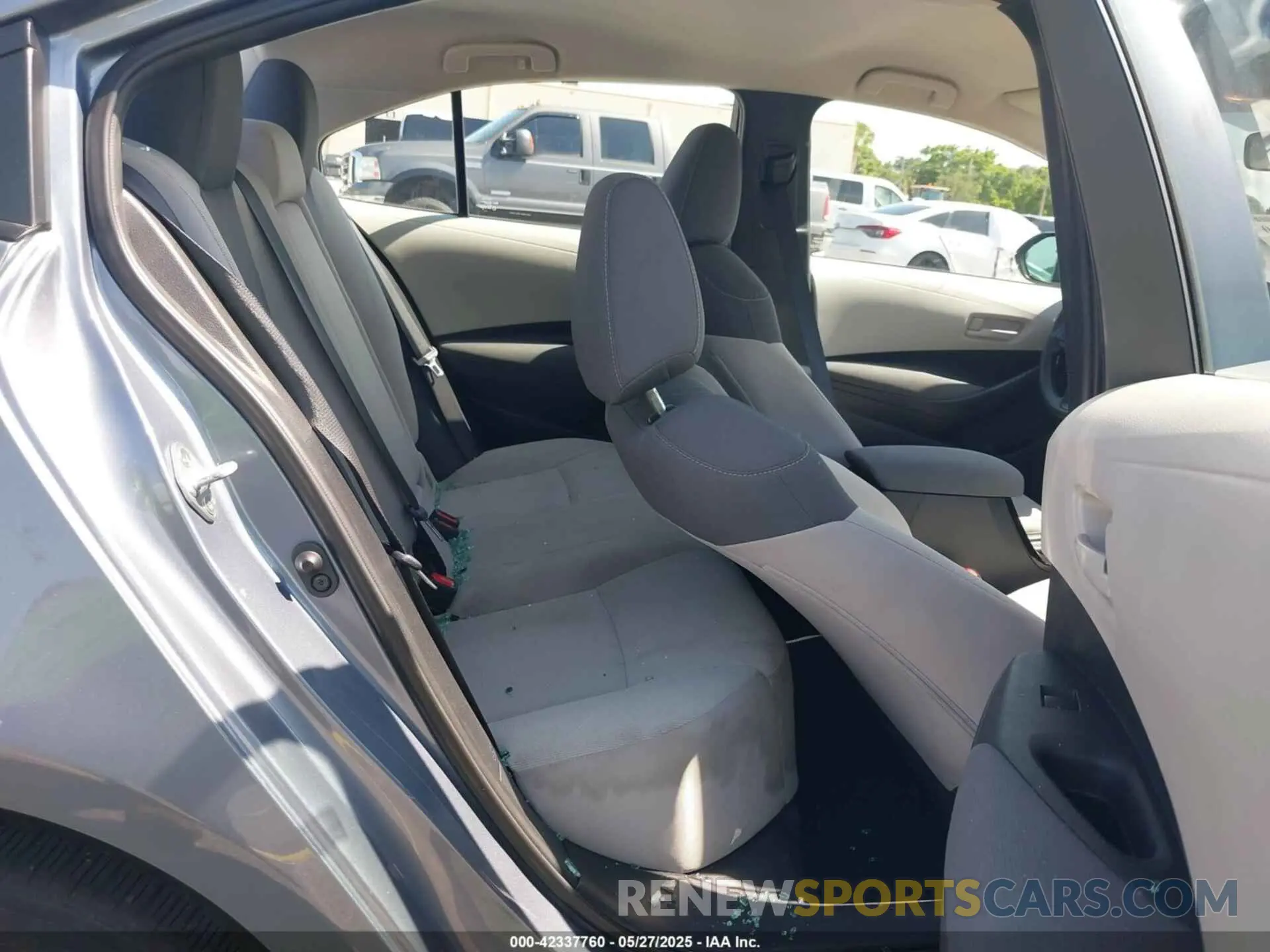 8 Photograph of a damaged car 5YFEPMAE5NP370604 TOYOTA COROLLA 2022