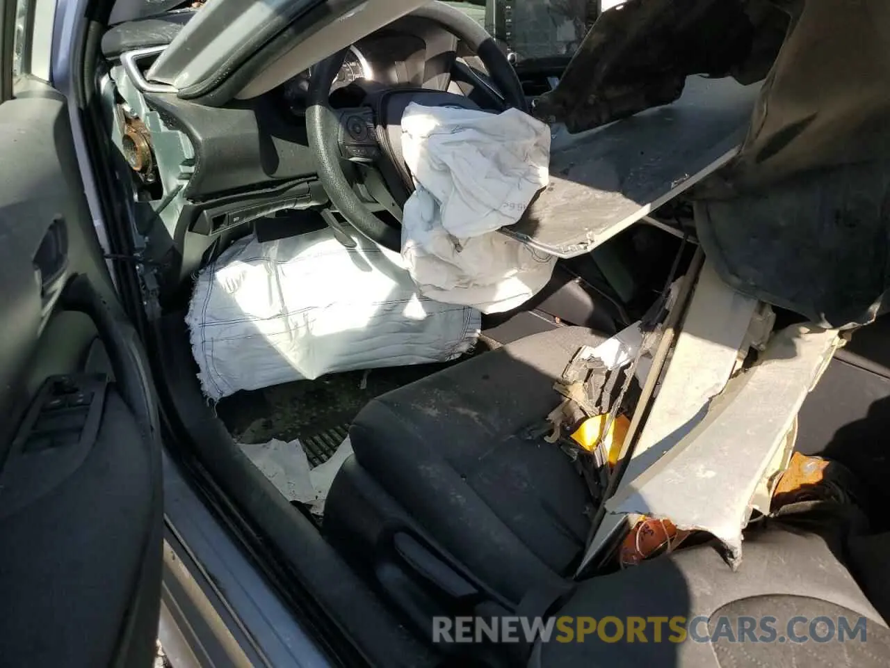8 Photograph of a damaged car 5YFEPMAE5NP373020 TOYOTA COROLLA 2022