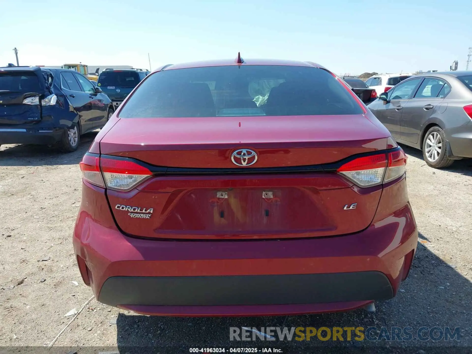 17 Photograph of a damaged car 5YFEPMAE5NP381327 TOYOTA COROLLA 2022