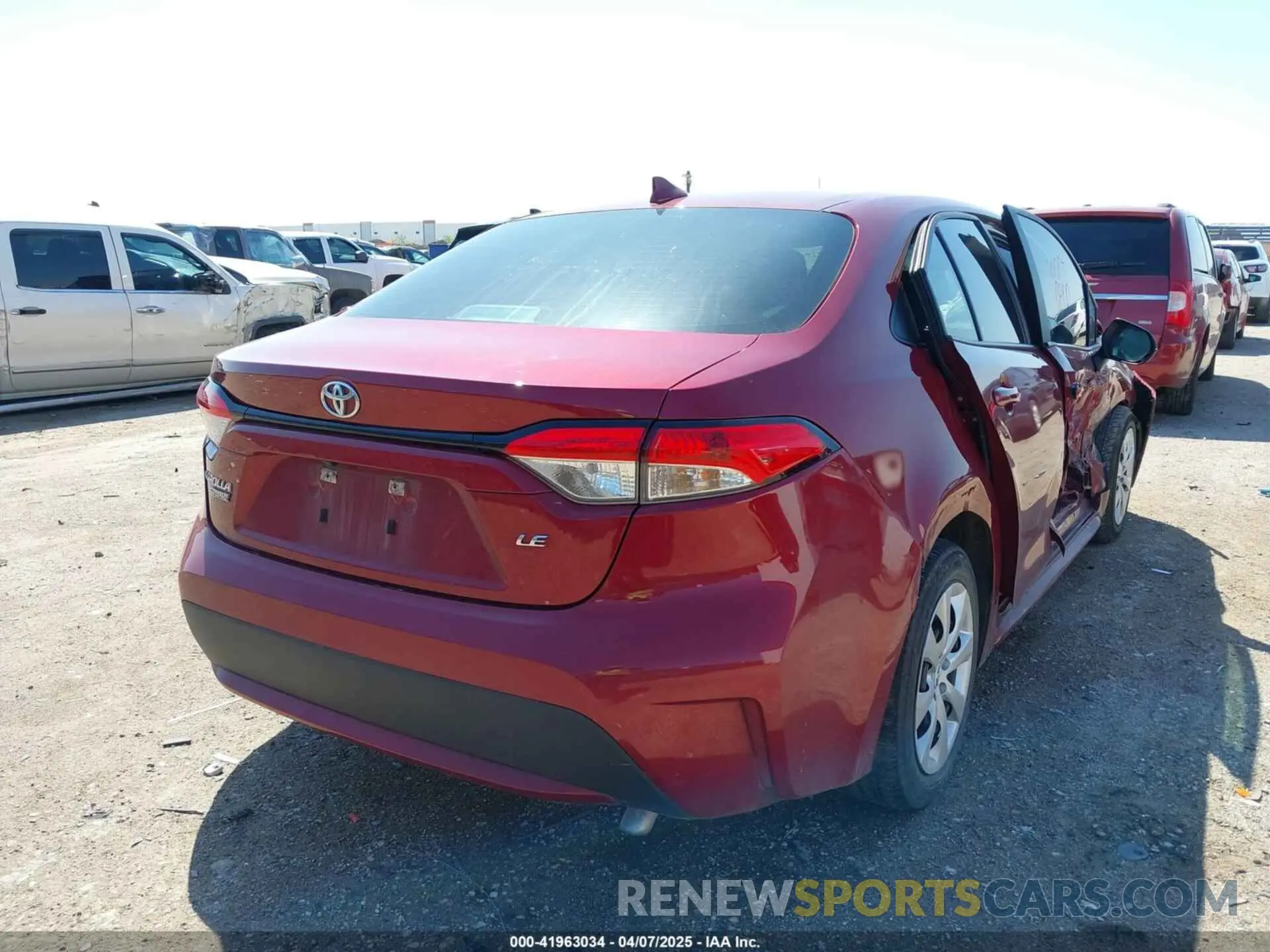 4 Photograph of a damaged car 5YFEPMAE5NP381327 TOYOTA COROLLA 2022