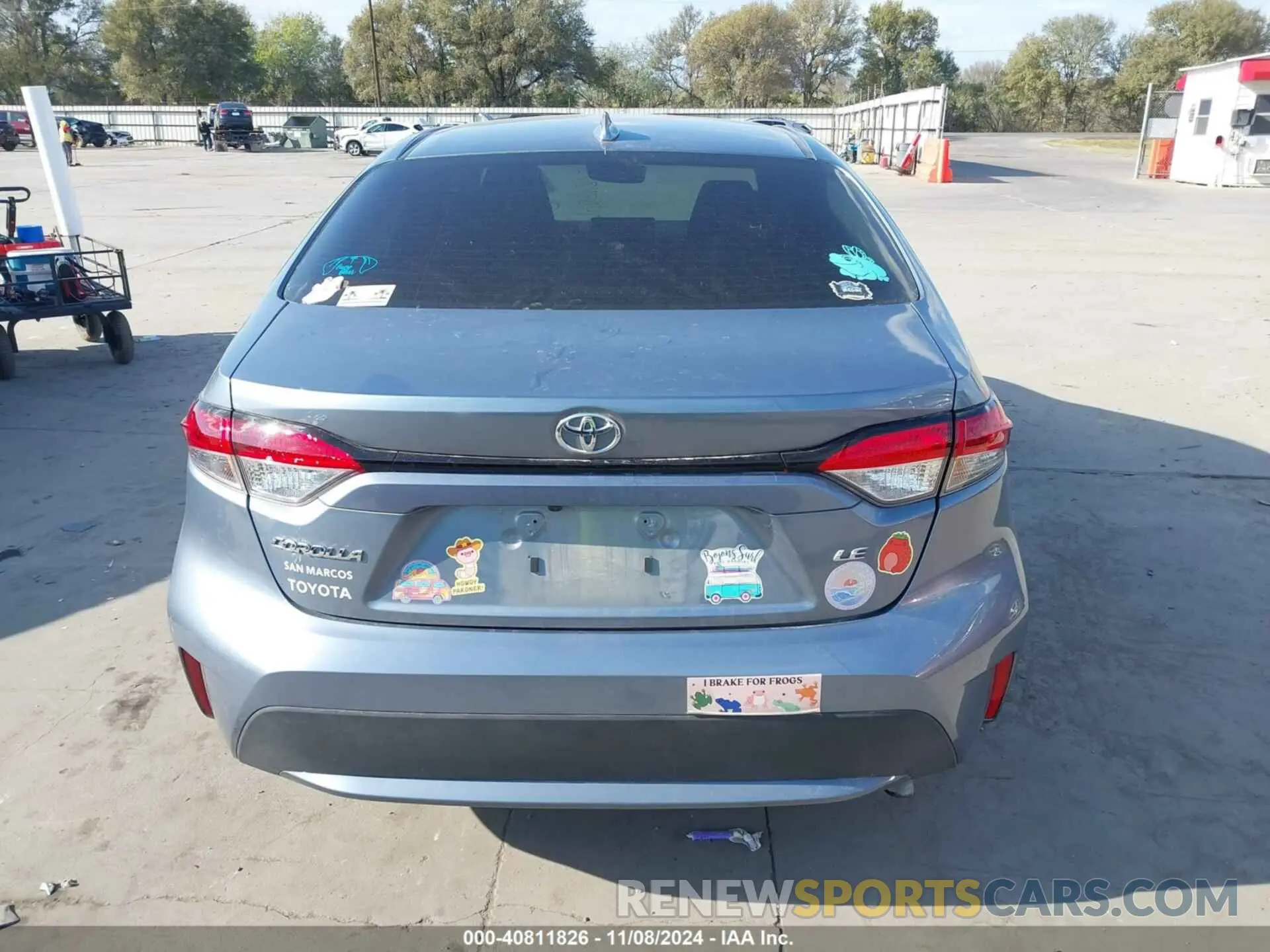 17 Photograph of a damaged car 5YFEPMAE5NP381473 TOYOTA COROLLA 2022