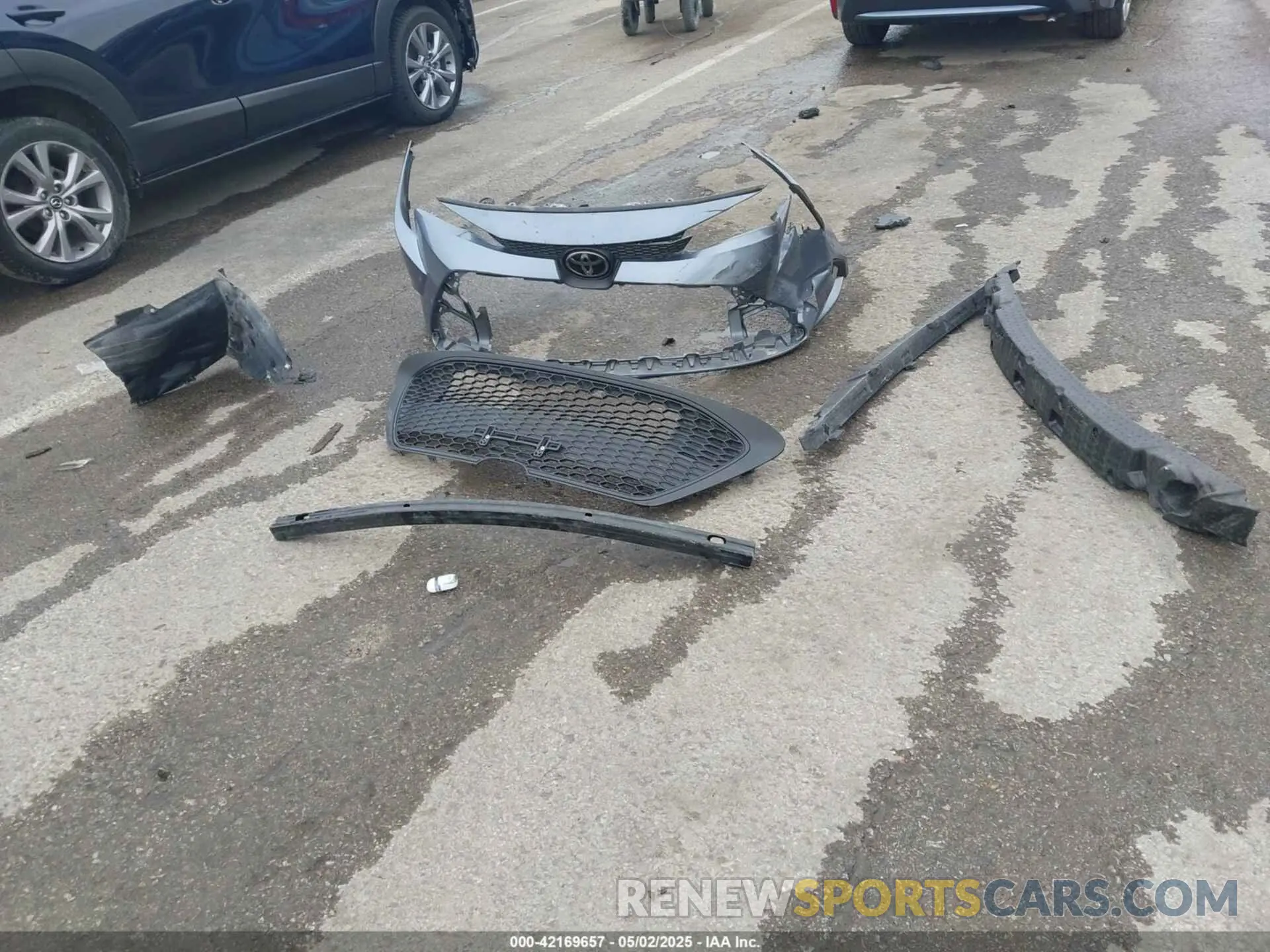 12 Photograph of a damaged car 5YFEPMAE6NP272293 TOYOTA COROLLA 2022