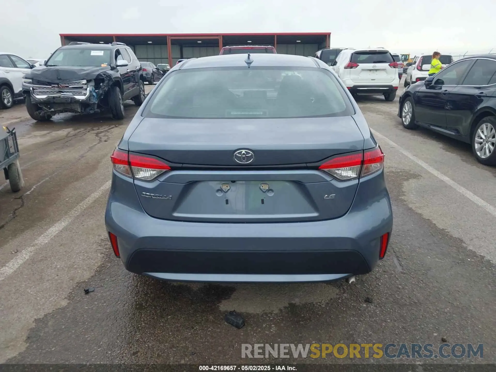 17 Photograph of a damaged car 5YFEPMAE6NP272293 TOYOTA COROLLA 2022