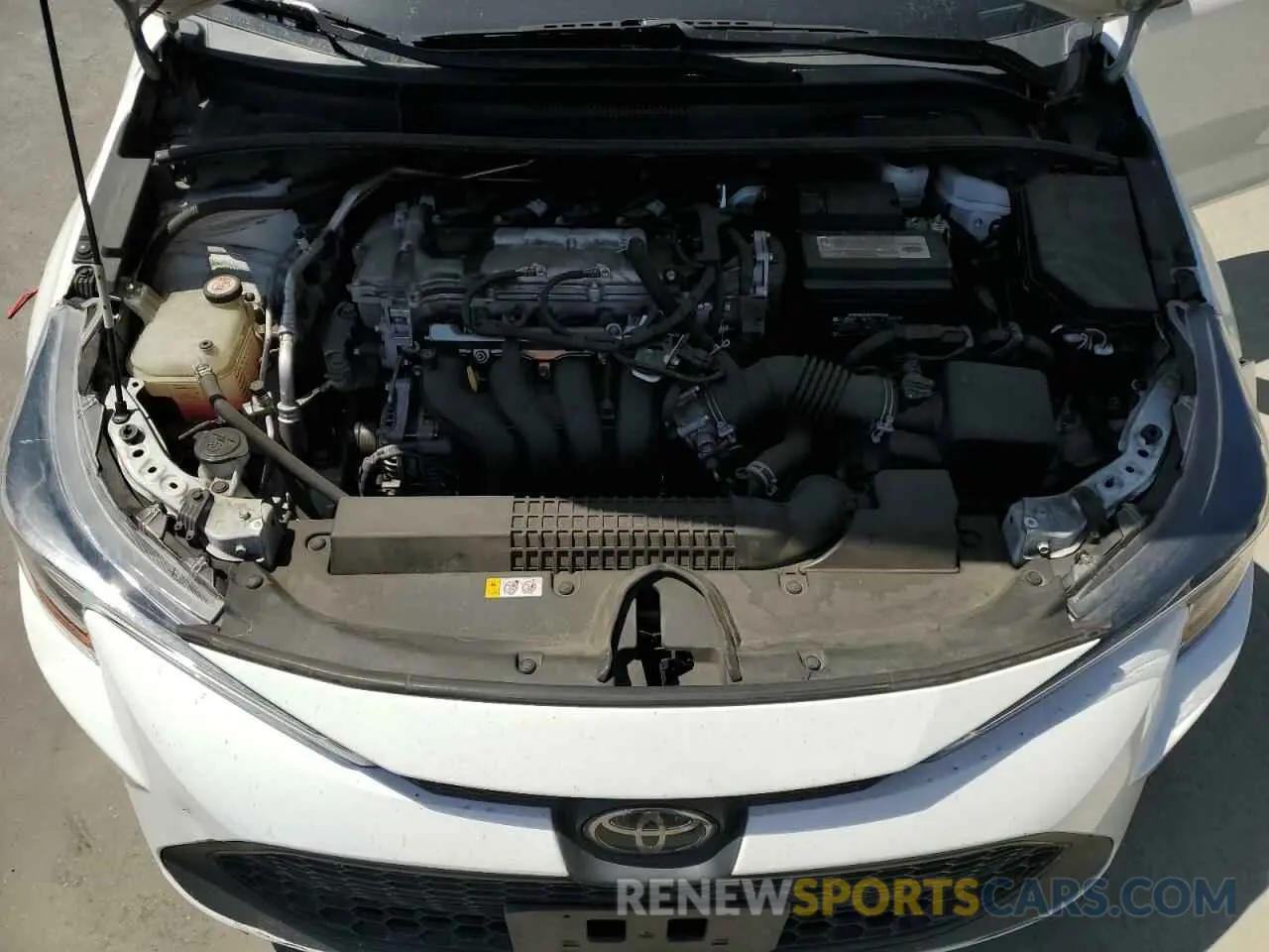 11 Photograph of a damaged car 5YFEPMAE6NP272682 TOYOTA COROLLA 2022