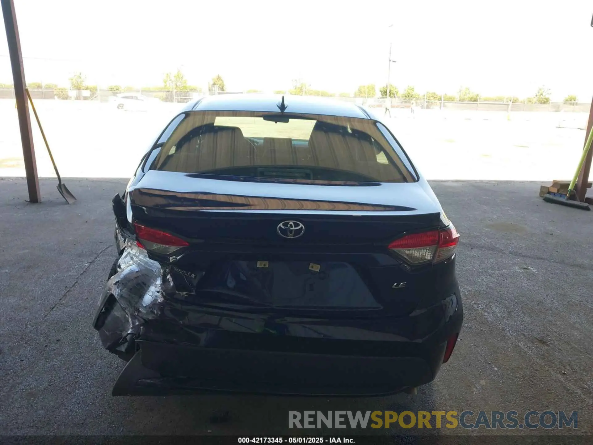 17 Photograph of a damaged car 5YFEPMAE6NP276876 TOYOTA COROLLA 2022