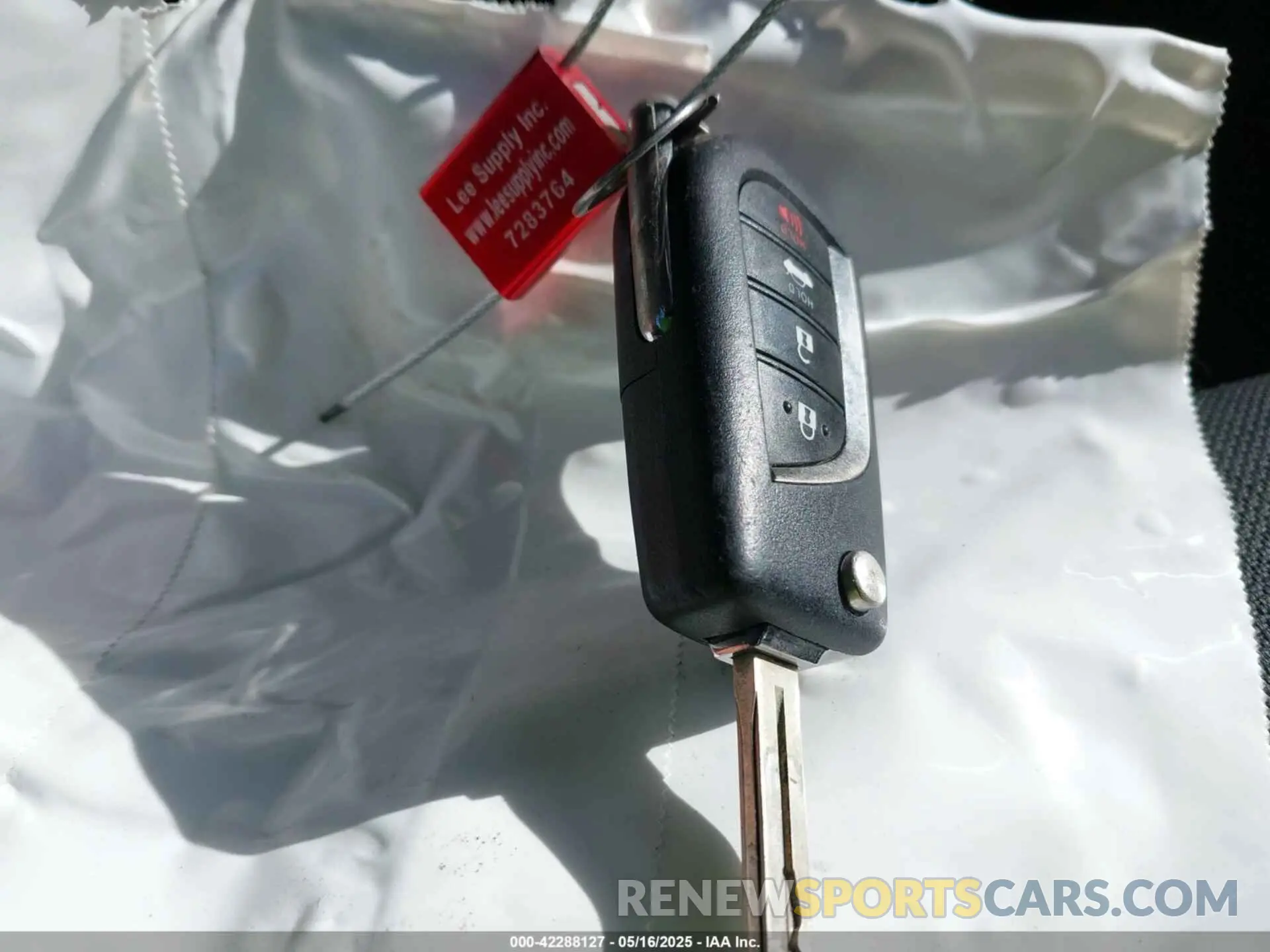 11 Photograph of a damaged car 5YFEPMAE6NP279485 TOYOTA COROLLA 2022