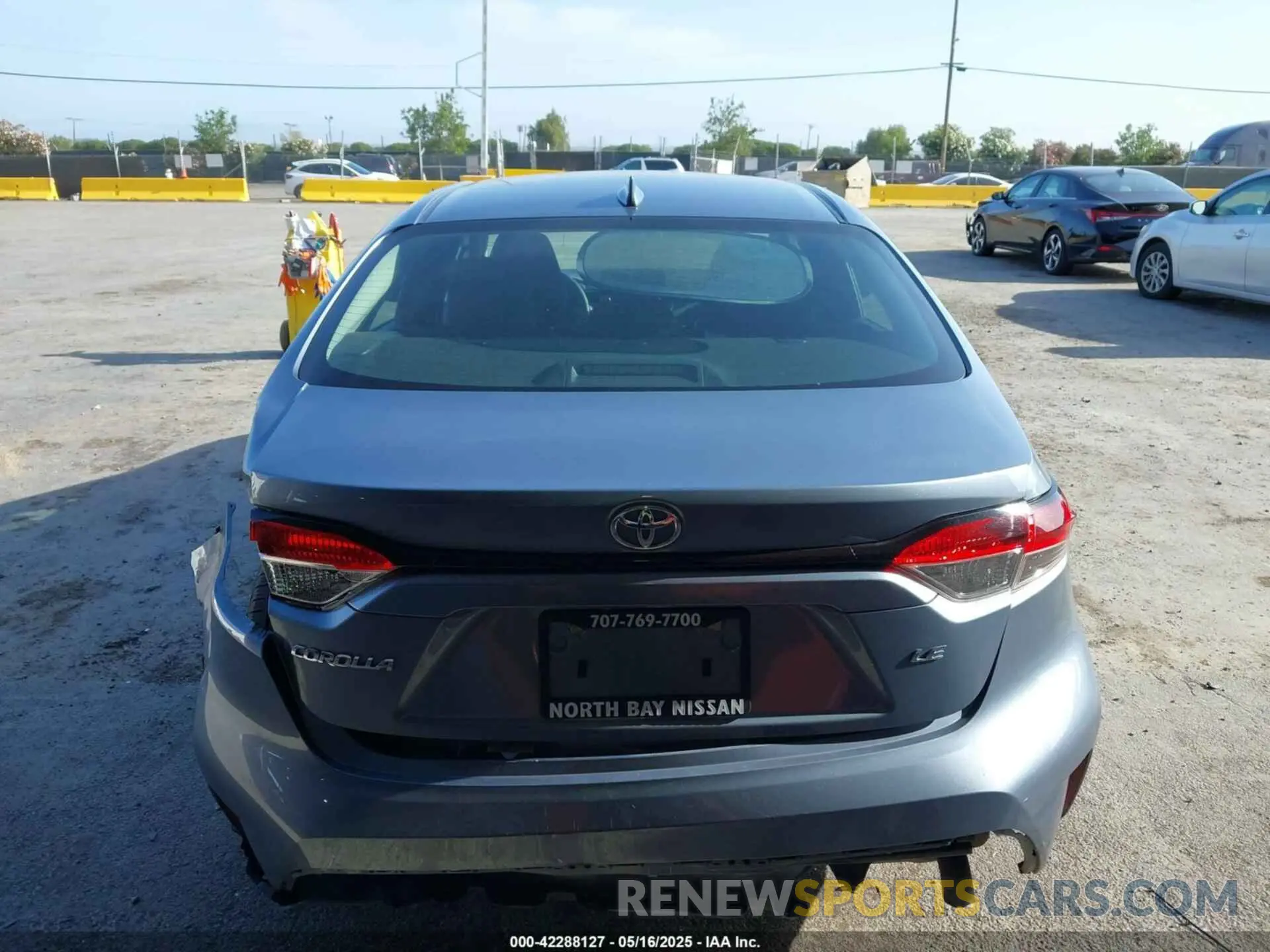 17 Photograph of a damaged car 5YFEPMAE6NP279485 TOYOTA COROLLA 2022