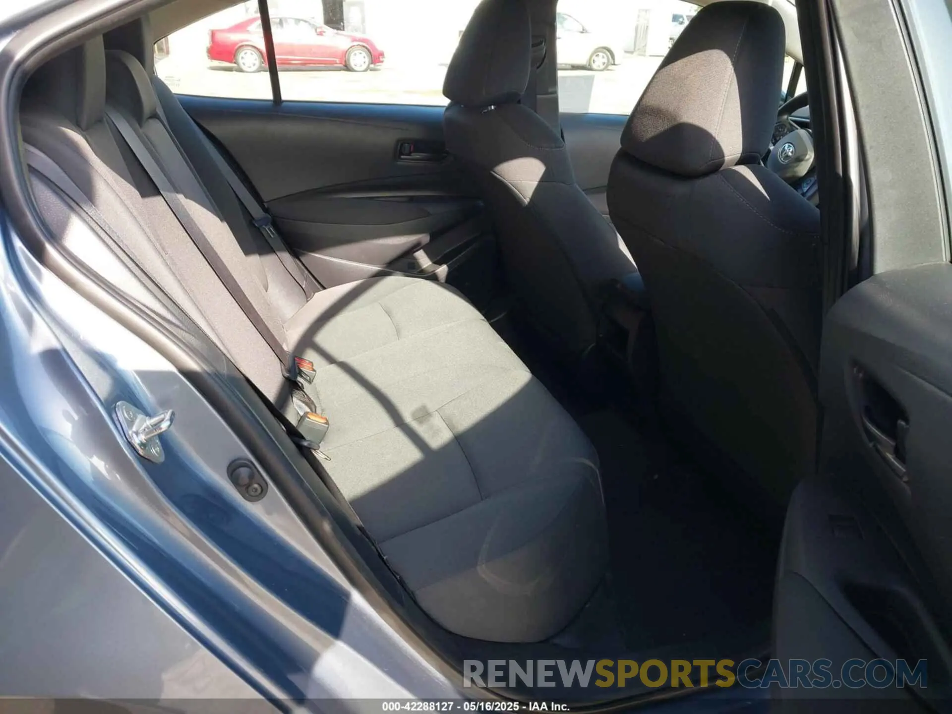 8 Photograph of a damaged car 5YFEPMAE6NP279485 TOYOTA COROLLA 2022