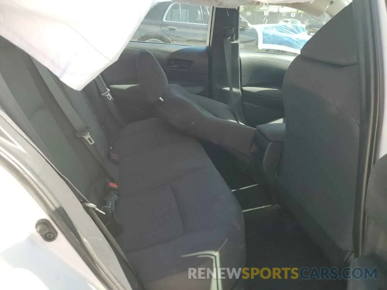 10 Photograph of a damaged car 5YFEPMAE6NP289675 TOYOTA COROLLA 2022