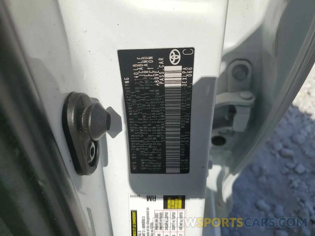 12 Photograph of a damaged car 5YFEPMAE6NP289675 TOYOTA COROLLA 2022