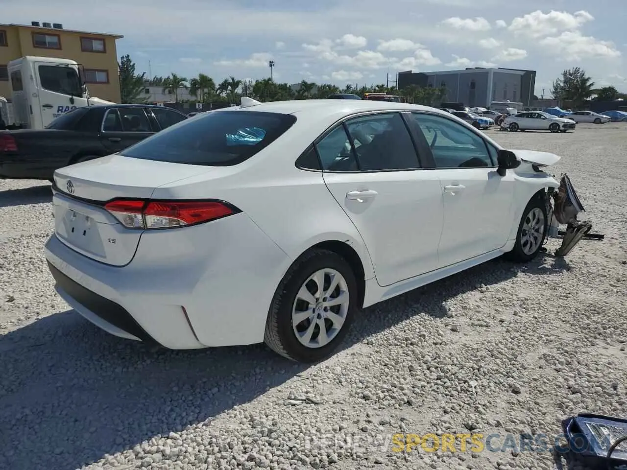 3 Photograph of a damaged car 5YFEPMAE6NP289675 TOYOTA COROLLA 2022