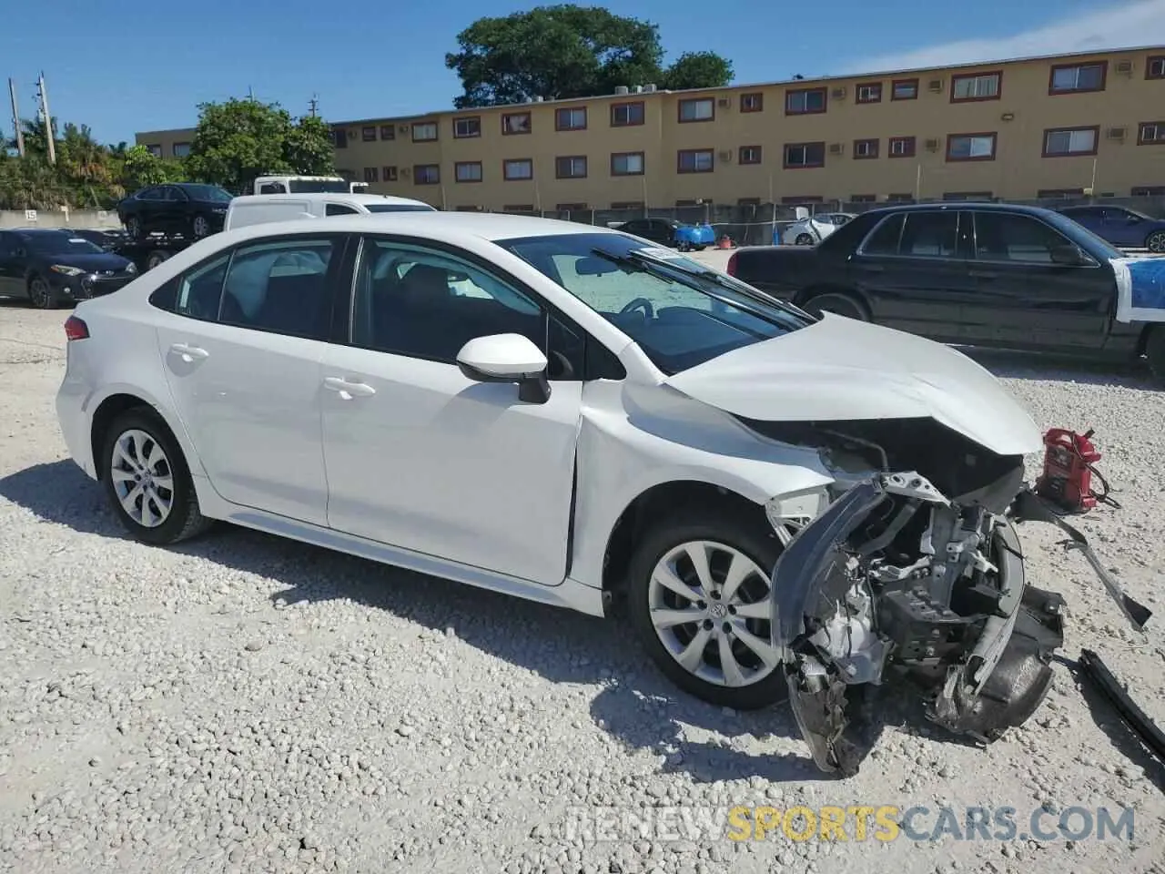 4 Photograph of a damaged car 5YFEPMAE6NP289675 TOYOTA COROLLA 2022
