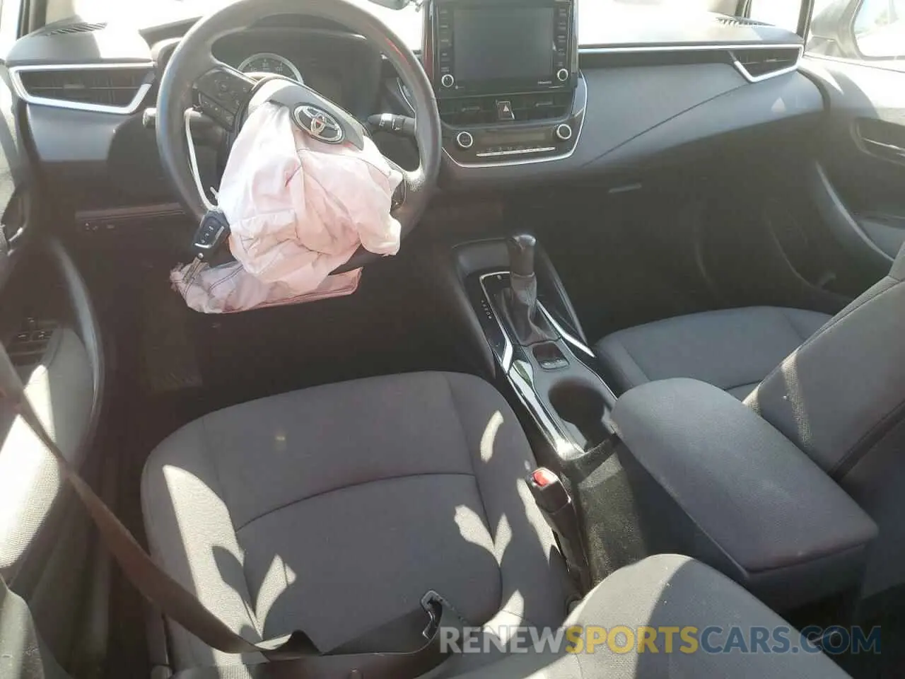 8 Photograph of a damaged car 5YFEPMAE6NP289675 TOYOTA COROLLA 2022