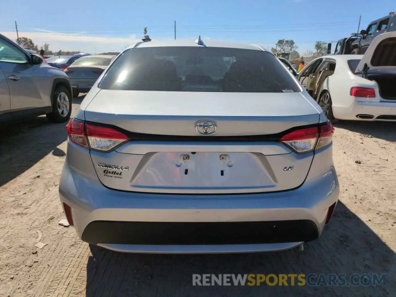 6 Photograph of a damaged car 5YFEPMAE6NP292057 TOYOTA COROLLA 2022