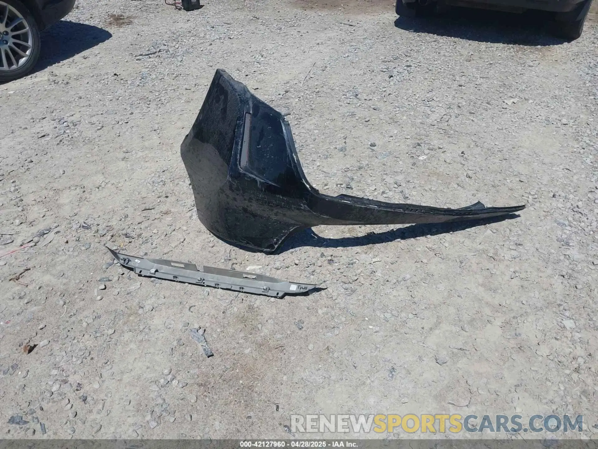 12 Photograph of a damaged car 5YFEPMAE6NP302439 TOYOTA COROLLA 2022