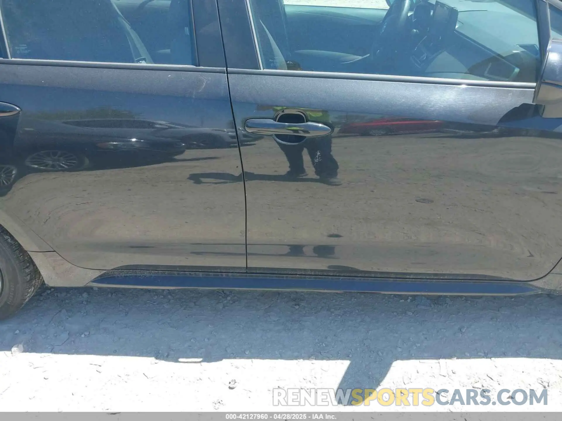 14 Photograph of a damaged car 5YFEPMAE6NP302439 TOYOTA COROLLA 2022