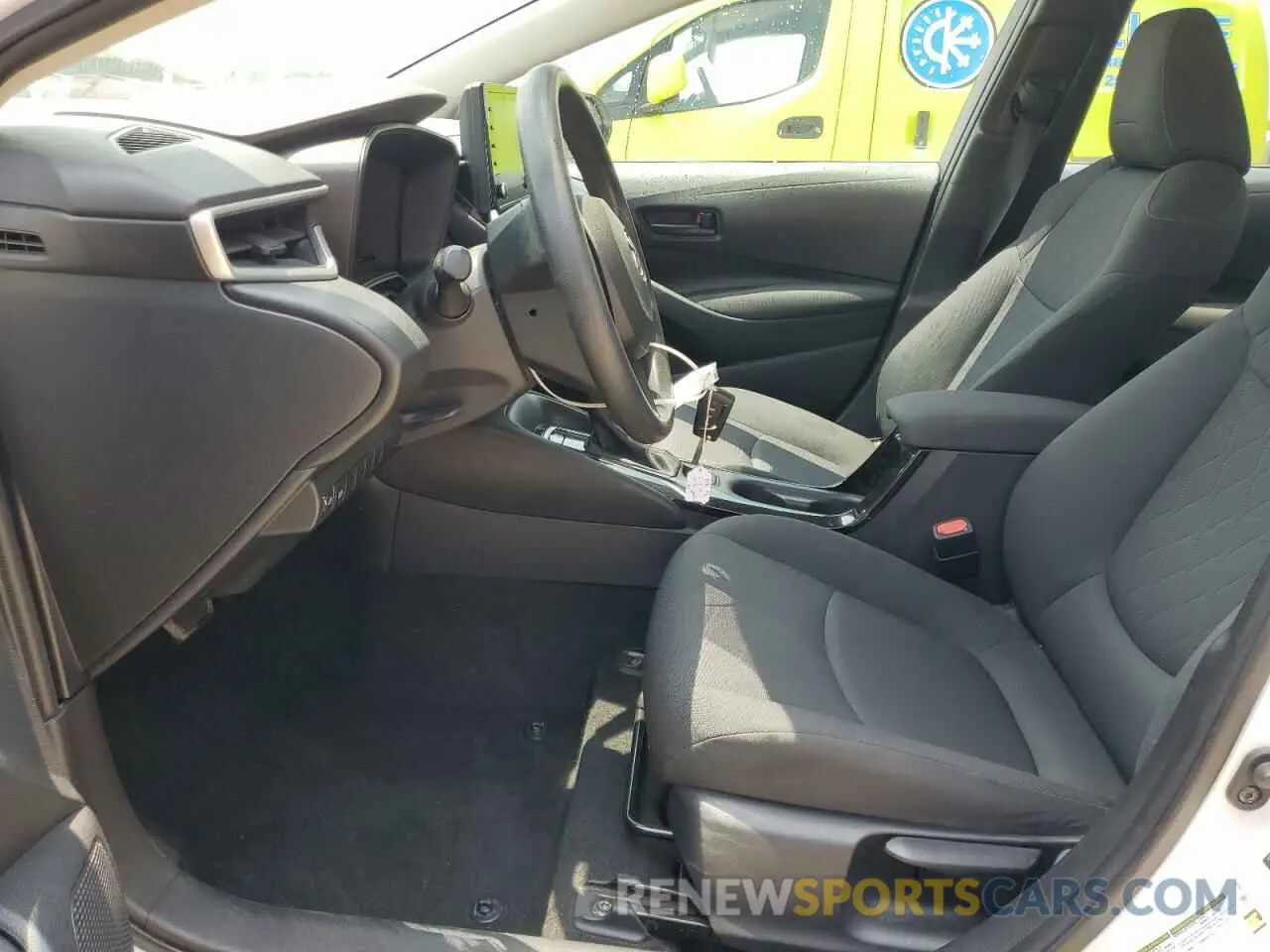 7 Photograph of a damaged car 5YFEPMAE6NP306183 TOYOTA COROLLA 2022