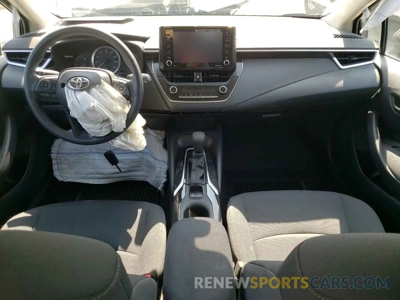 8 Photograph of a damaged car 5YFEPMAE6NP306250 TOYOTA COROLLA 2022