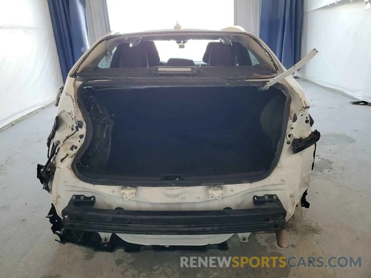 6 Photograph of a damaged car 5YFEPMAE6NP307625 TOYOTA COROLLA 2022