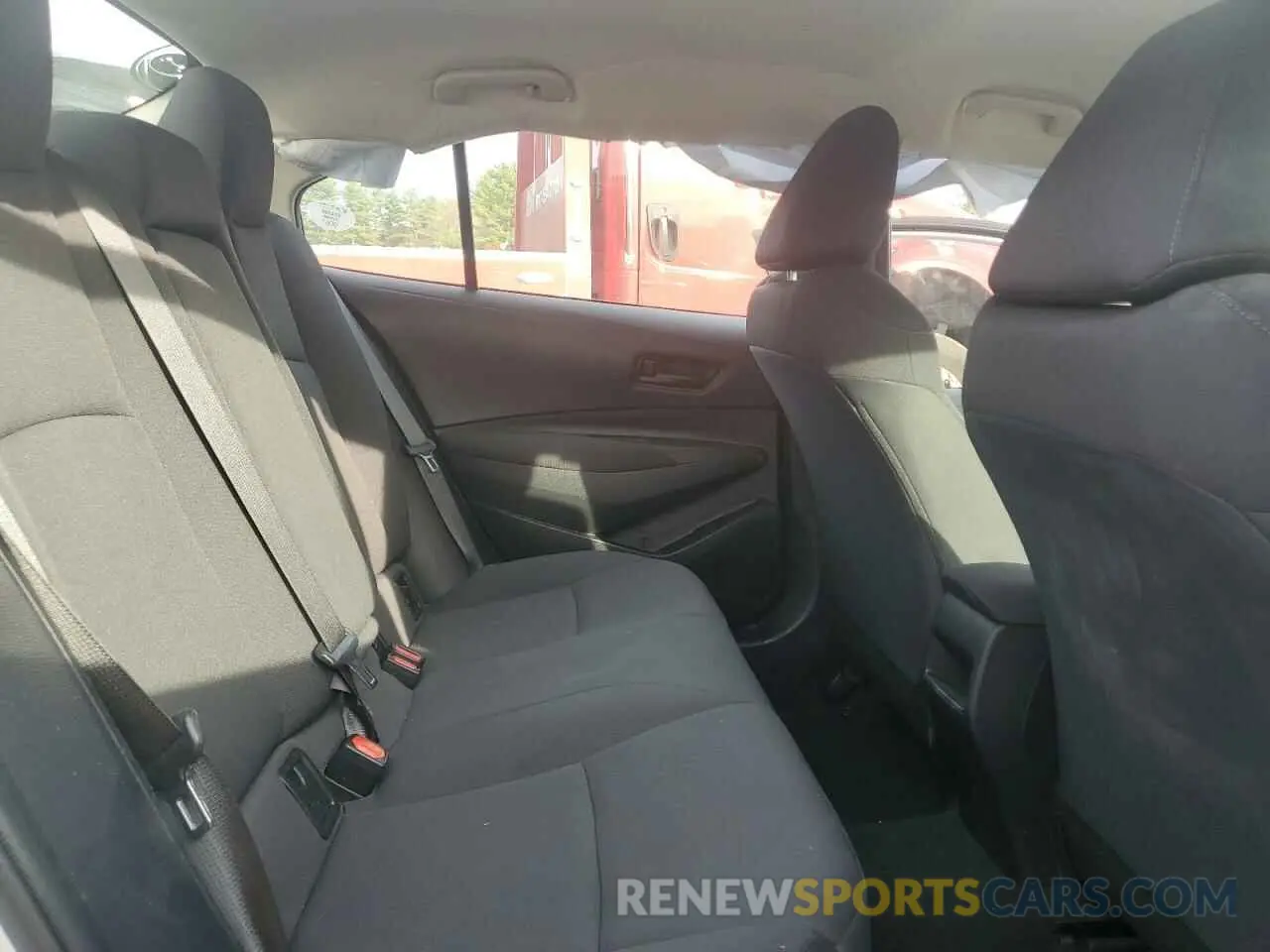 10 Photograph of a damaged car 5YFEPMAE6NP323355 TOYOTA COROLLA 2022