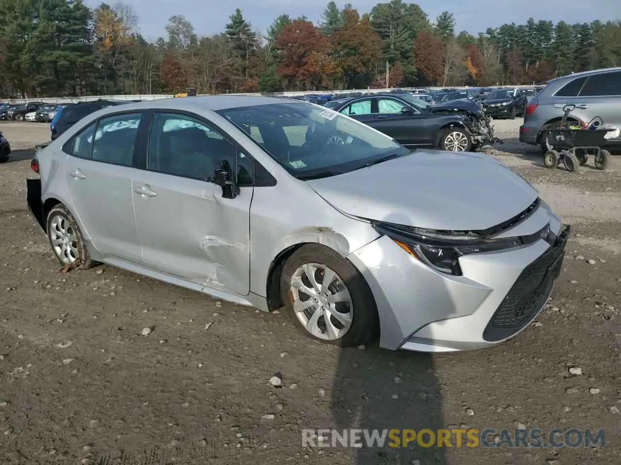 4 Photograph of a damaged car 5YFEPMAE6NP323355 TOYOTA COROLLA 2022