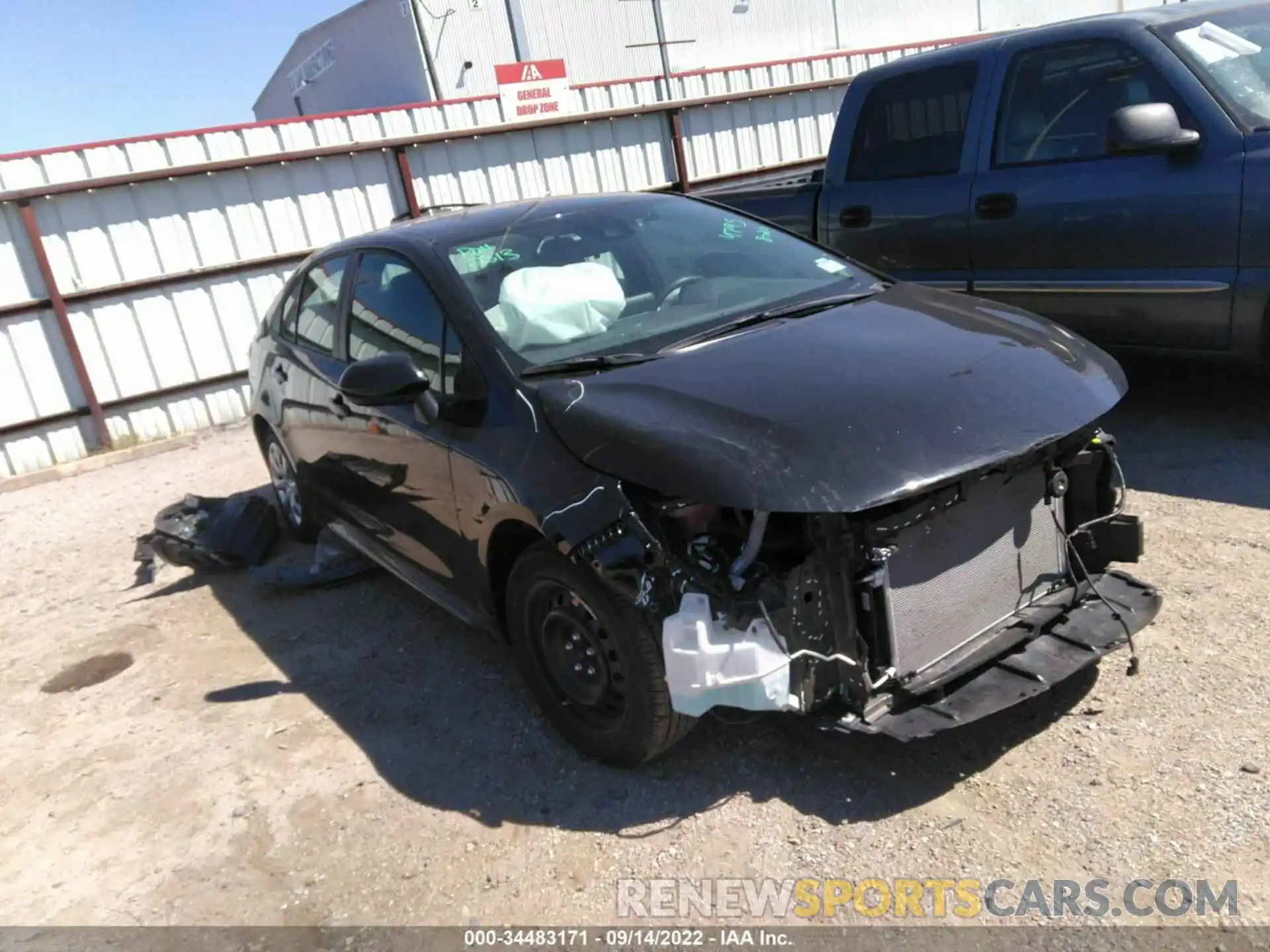 1 Photograph of a damaged car 5YFEPMAE6NP324795 TOYOTA COROLLA 2022