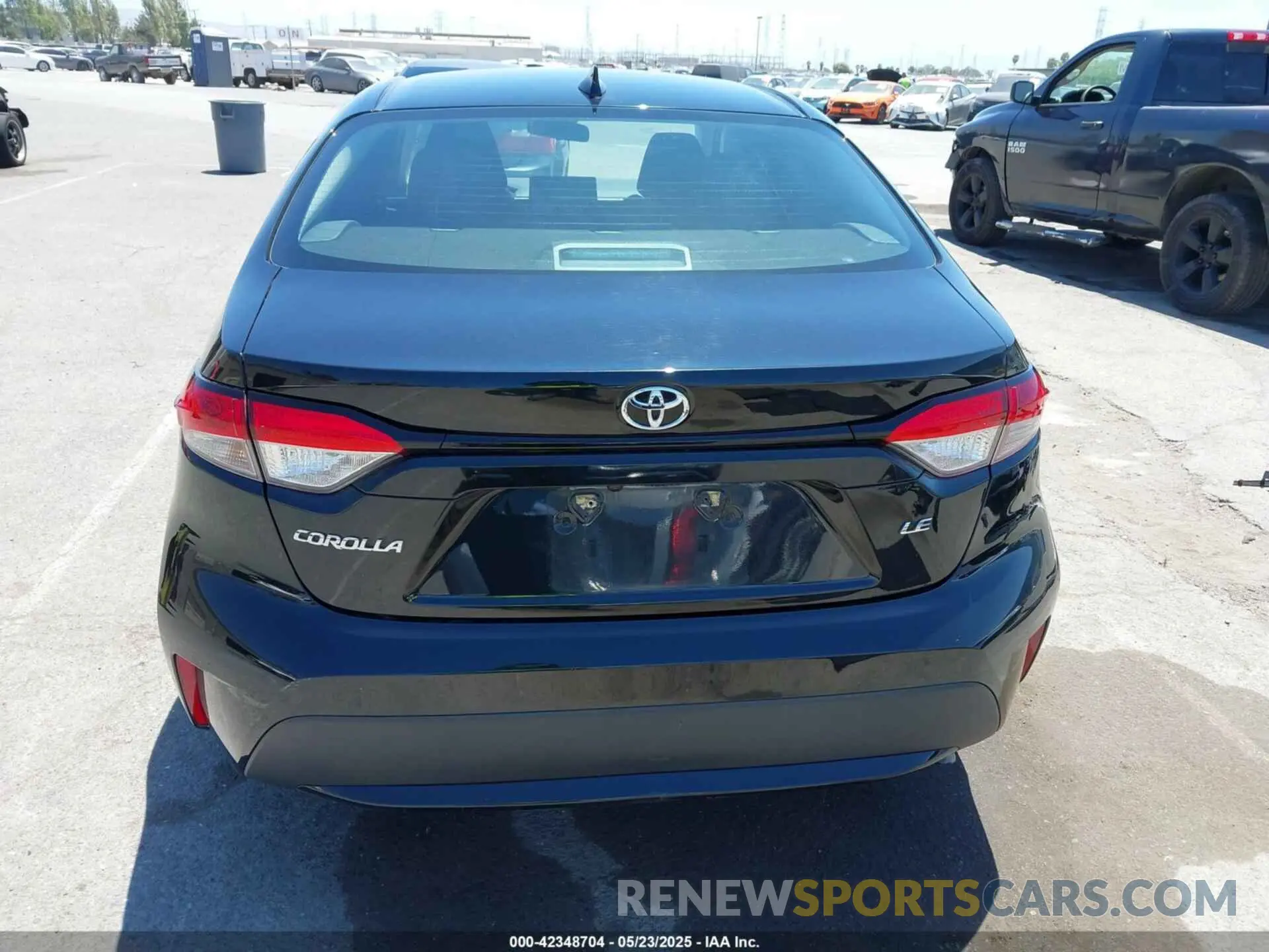 17 Photograph of a damaged car 5YFEPMAE6NP327387 TOYOTA COROLLA 2022
