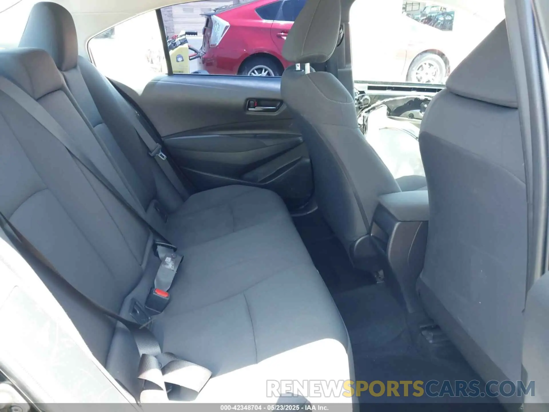 8 Photograph of a damaged car 5YFEPMAE6NP327387 TOYOTA COROLLA 2022
