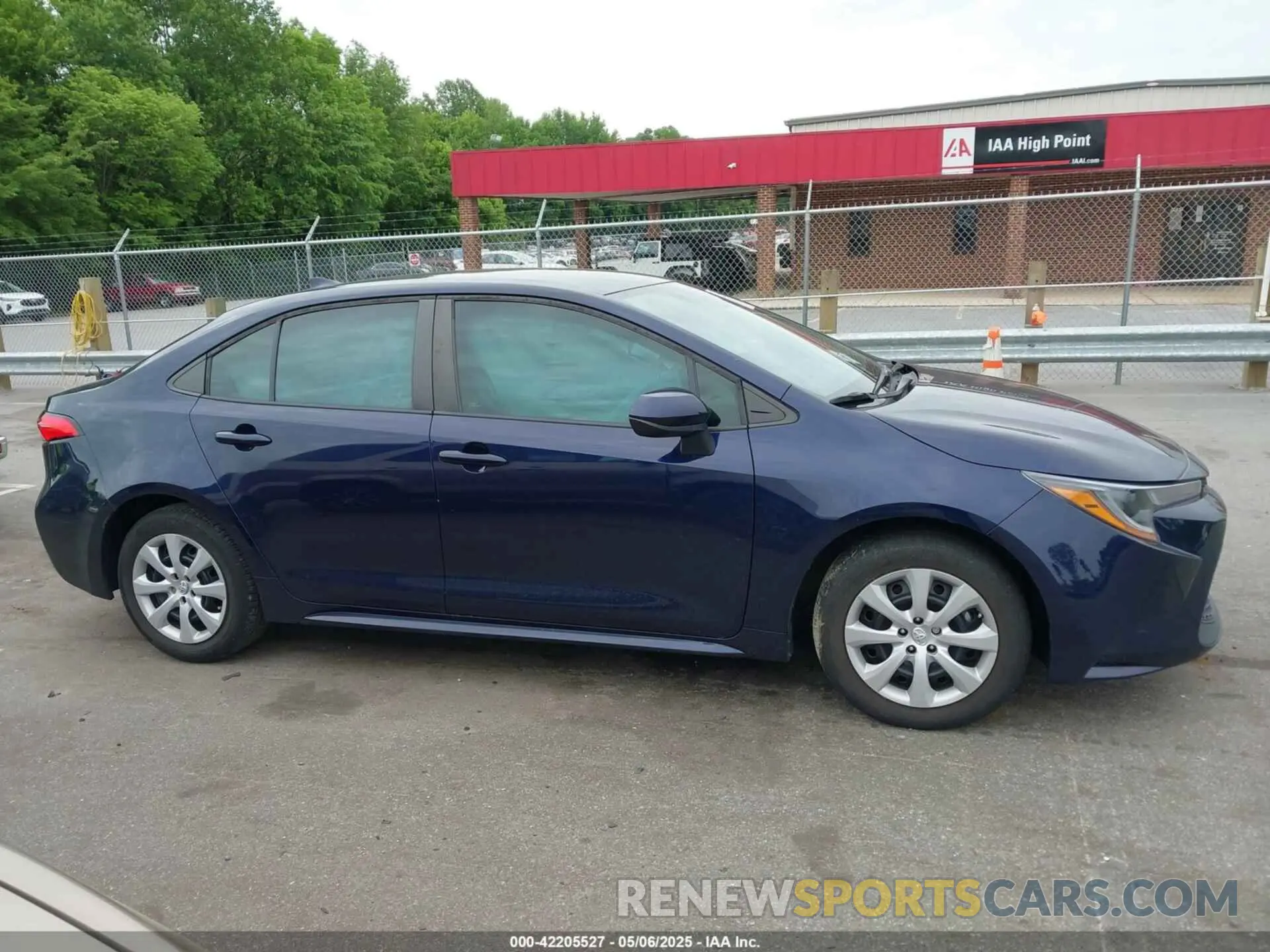 13 Photograph of a damaged car 5YFEPMAE6NP328569 TOYOTA COROLLA 2022